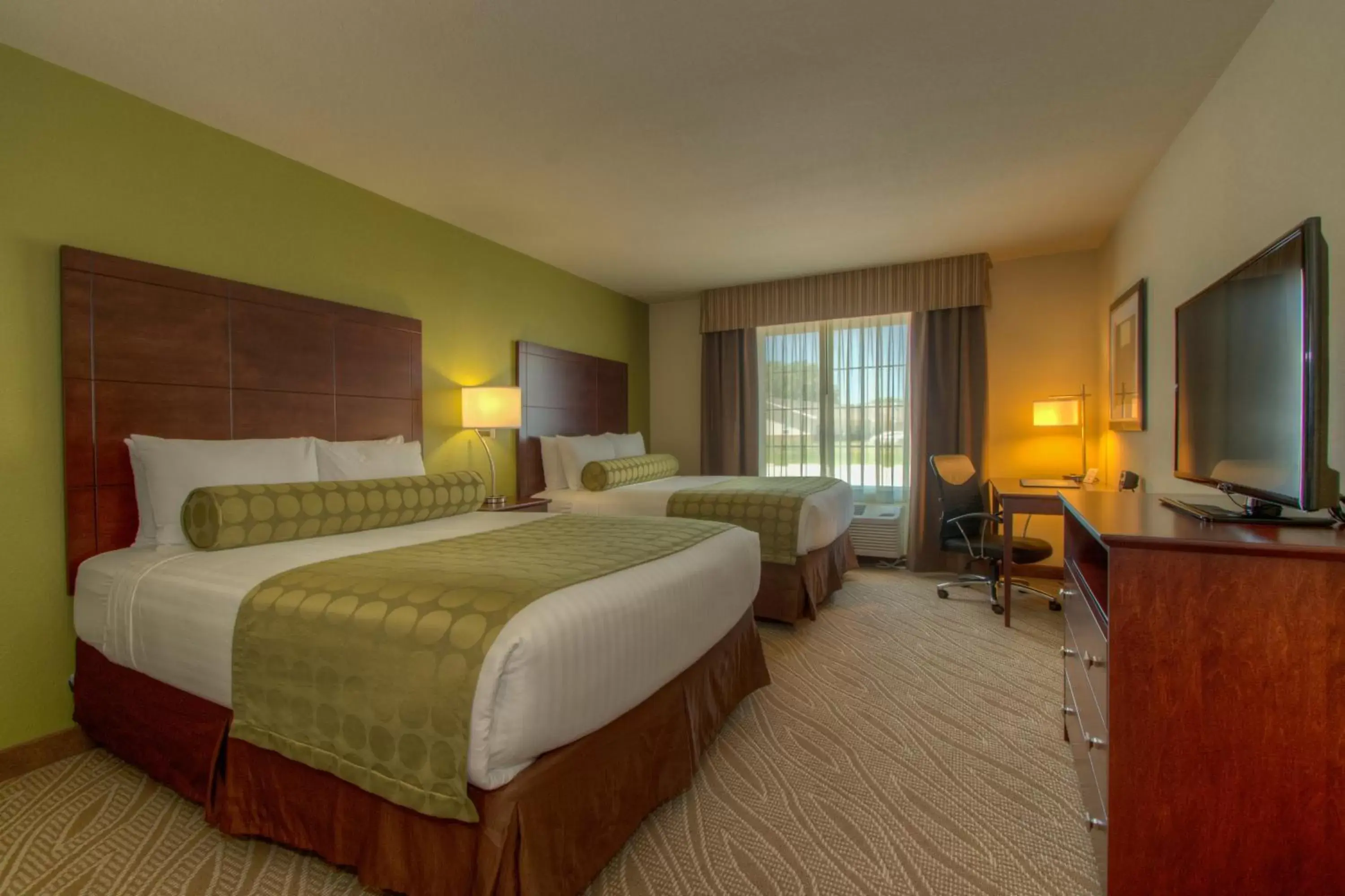 Bed in Cobblestone Inn & Suites - Holyoke