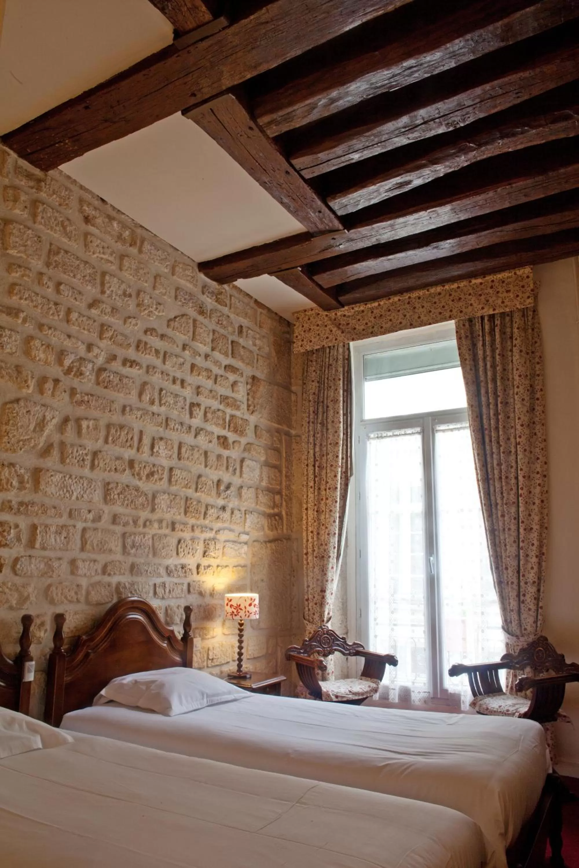 Bed in Tonic Hôtel du Louvre