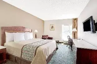 Queen Room with Two Queen Beds - Non-Smoking in Days Inn by Wyndham Newport News City Center Oyster Point