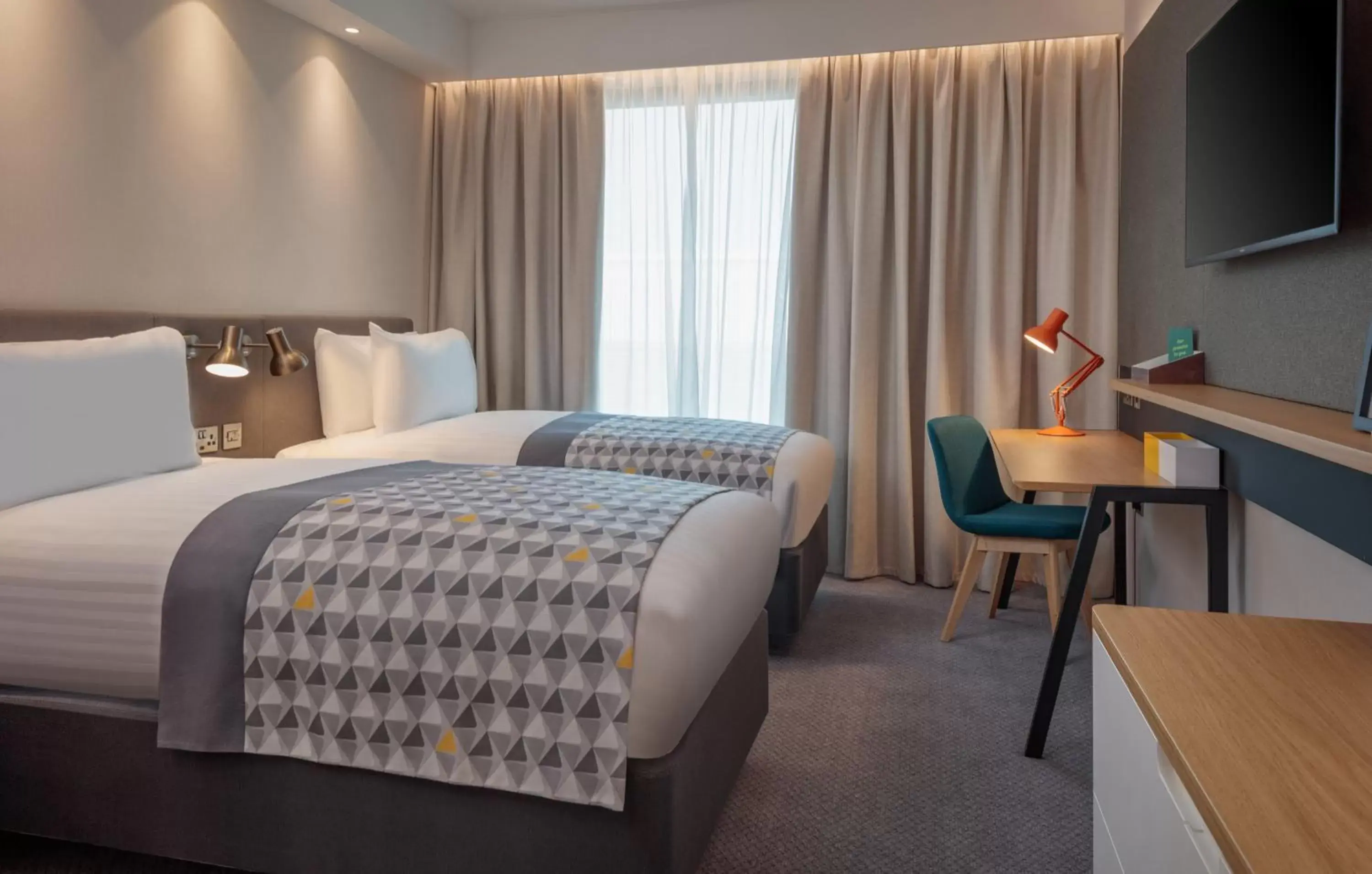 Bed in Holiday Inn London Heathrow - Bath Road, an IHG Hotel