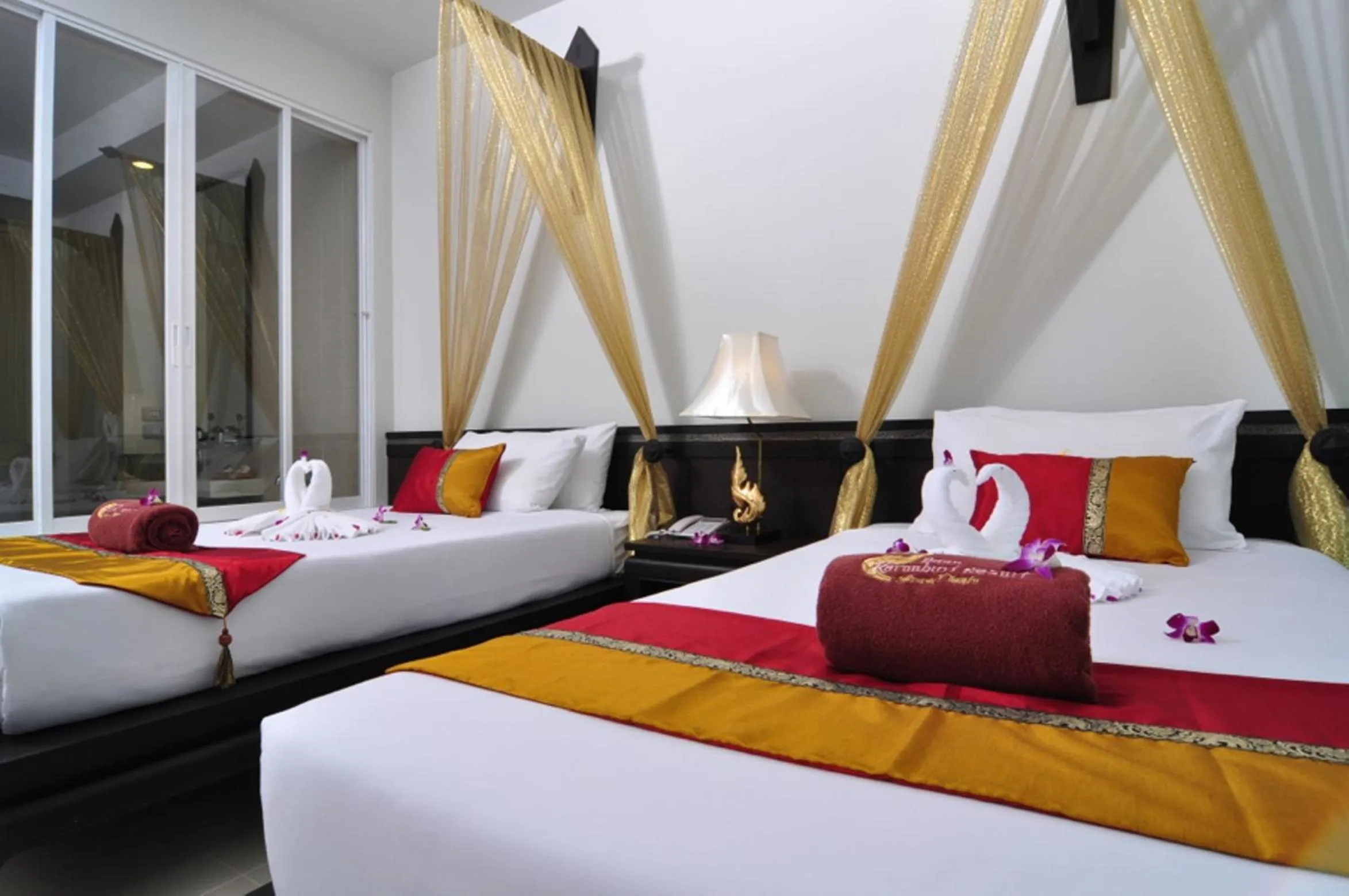 Bed in Baan Karonburi Resort