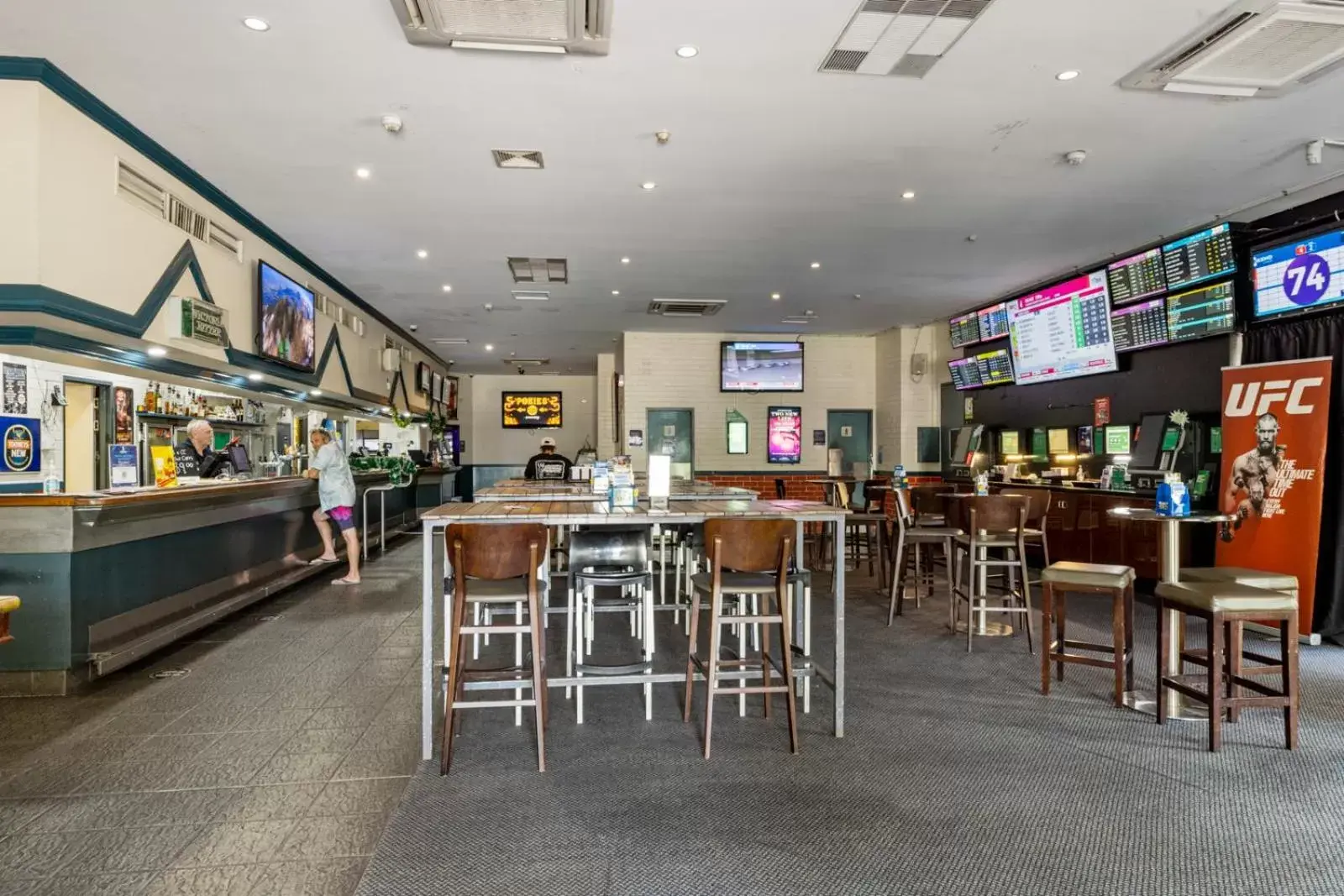 Lounge or bar, Restaurant/Places to Eat in Frontier Hotel Darwin