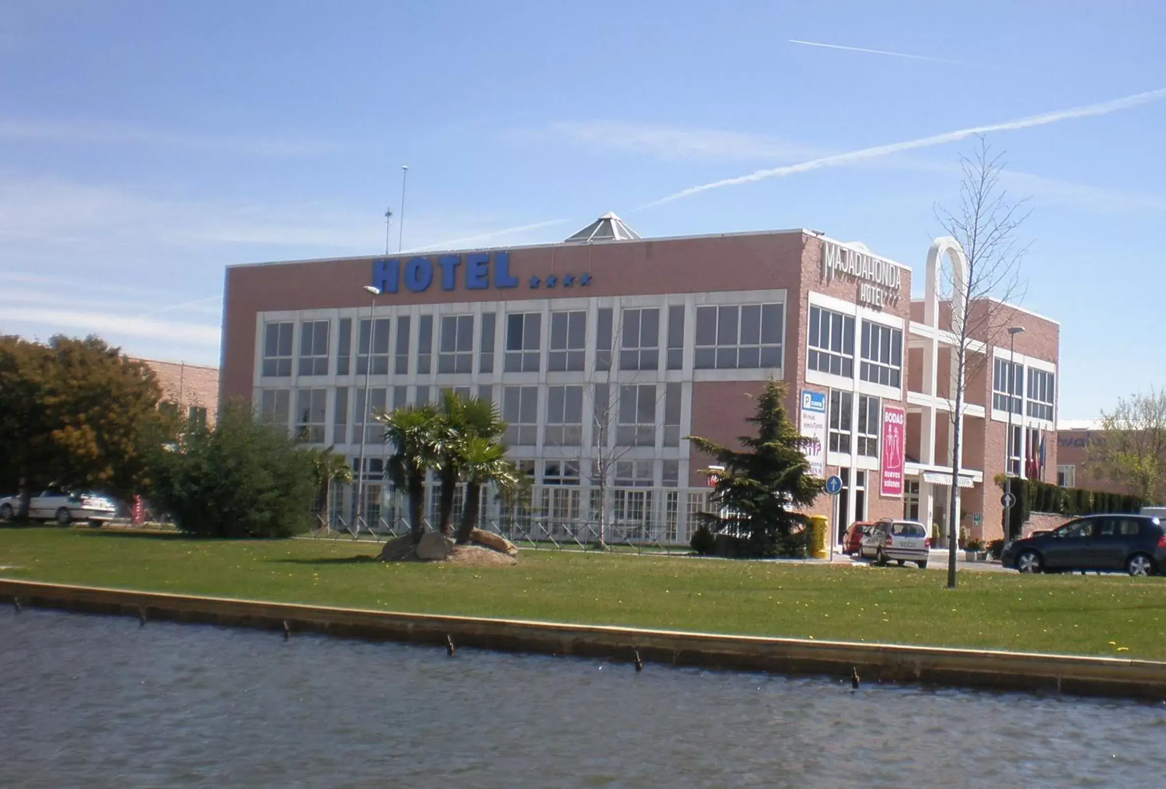 Facade/entrance, Property Building in Hotel Majadahonda