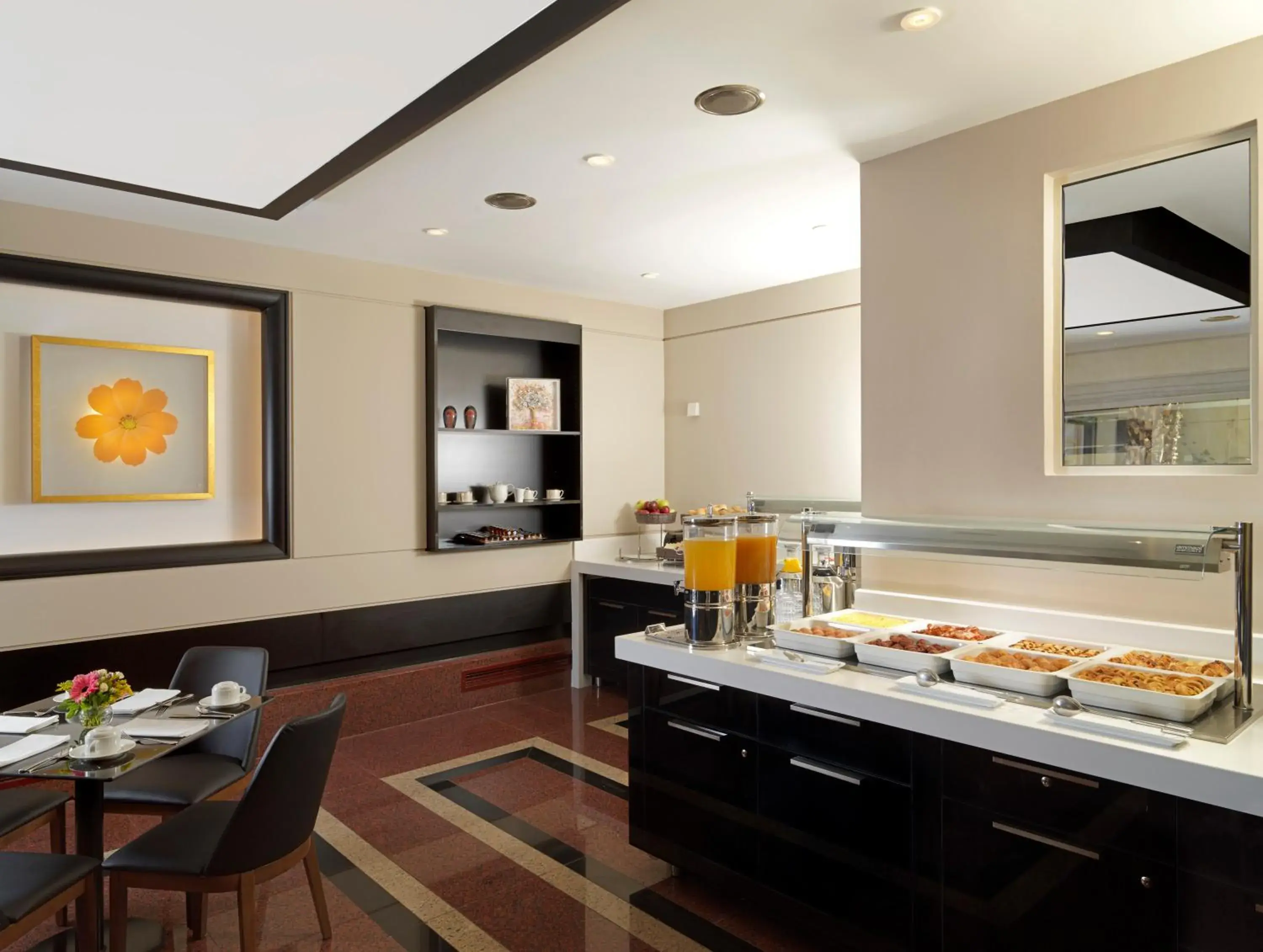 American breakfast, Restaurant/Places to Eat in Holiday Suites