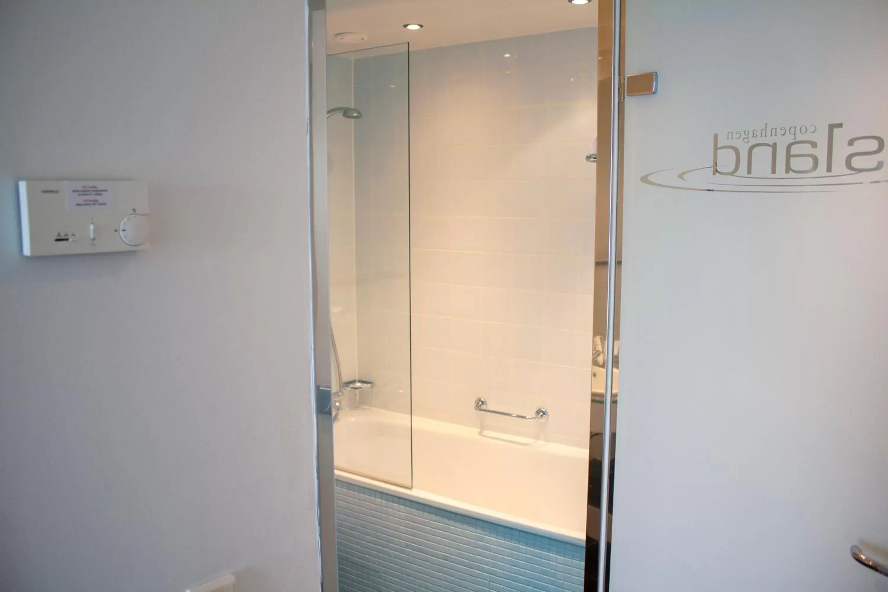 Bath, Bathroom in Copenhagen Island Hotel