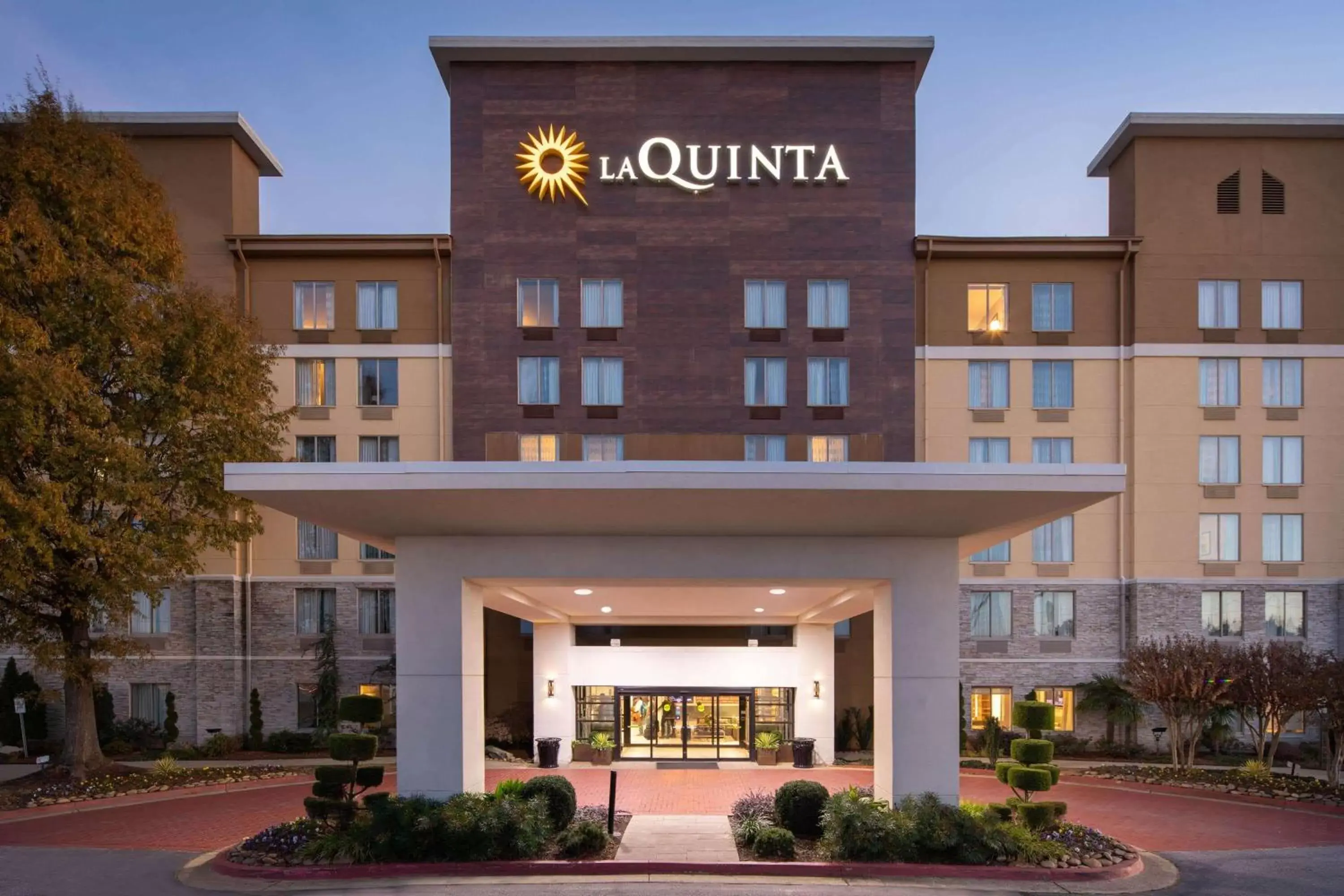 Property Building in La Quinta by Wyndham Atlanta Airport North