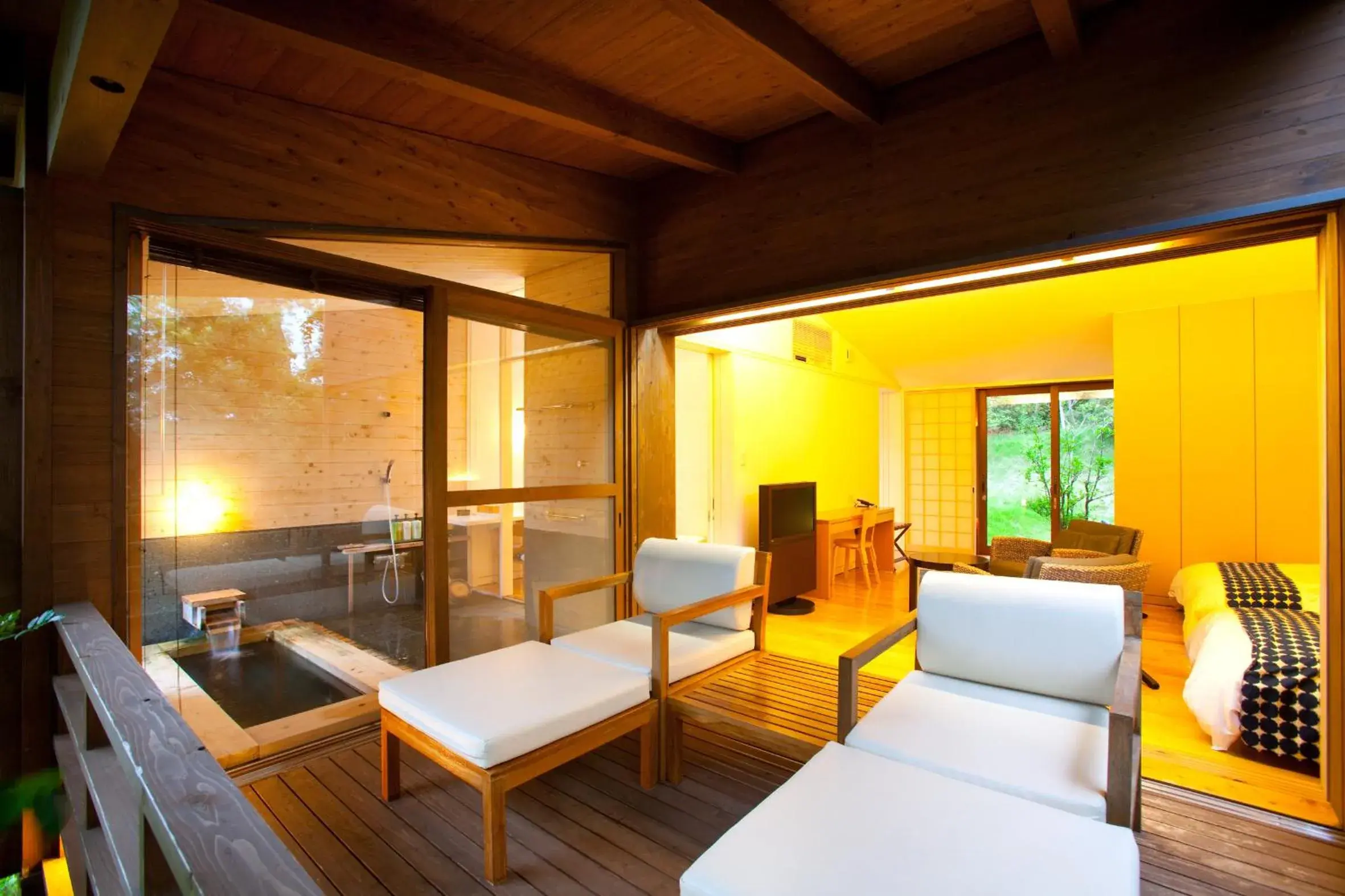 Balcony/Terrace, Seating Area in Satsuki Bessou Ryokan