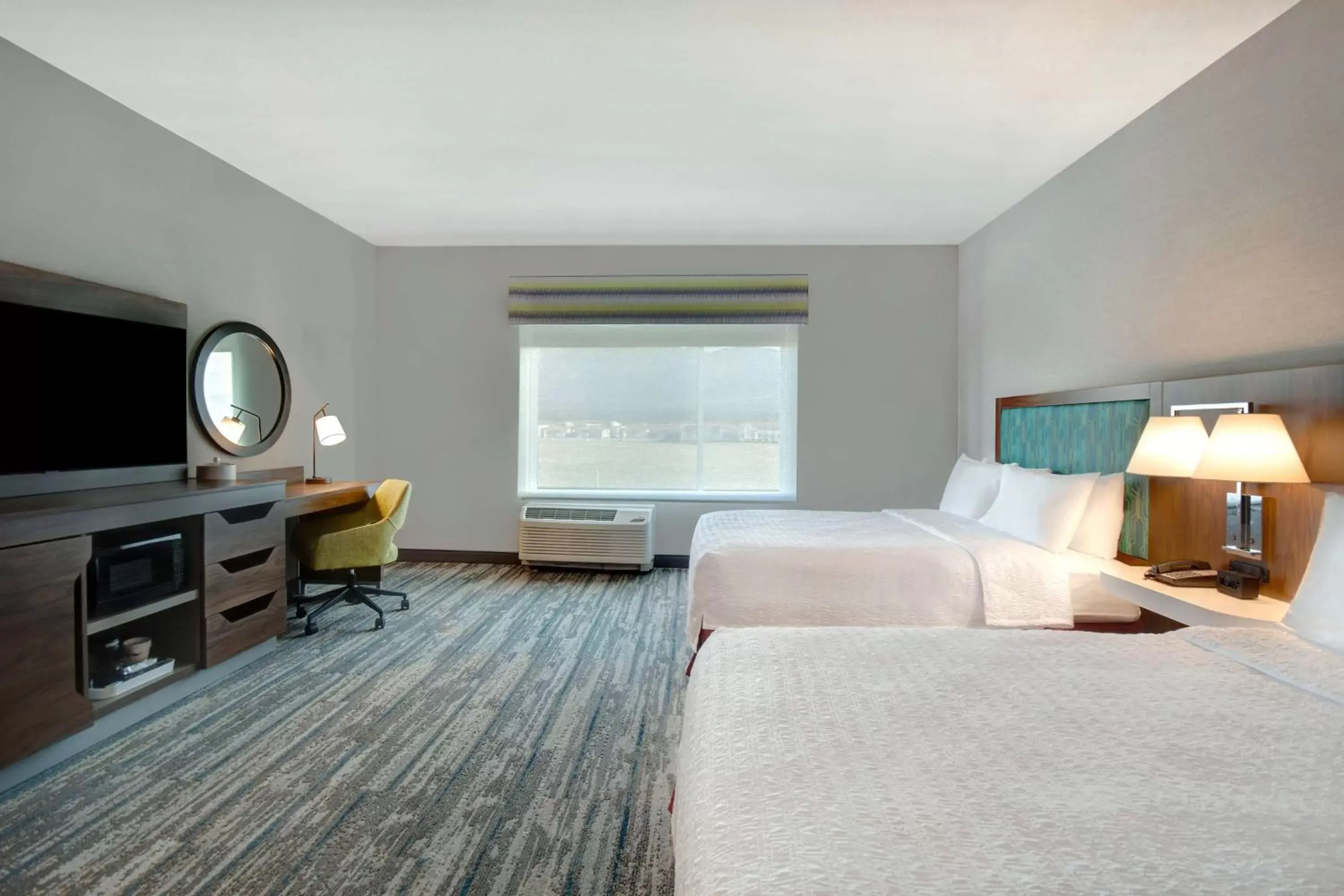 Bedroom in Hampton Inn & Suites By Hilton Rancho Cucamonga