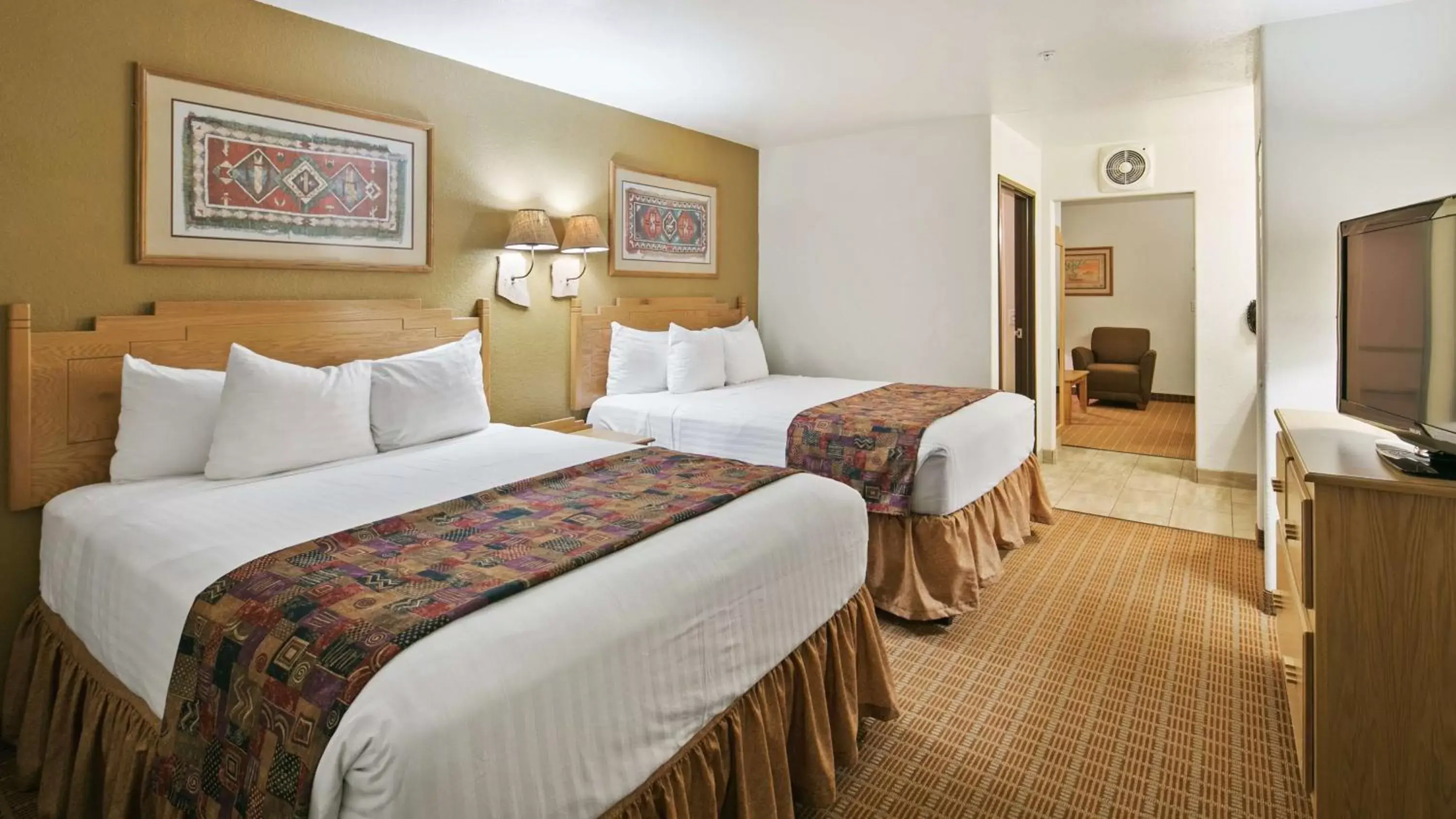 Photo of the whole room, Bed in Best Western Gold Canyon Inn & Suites