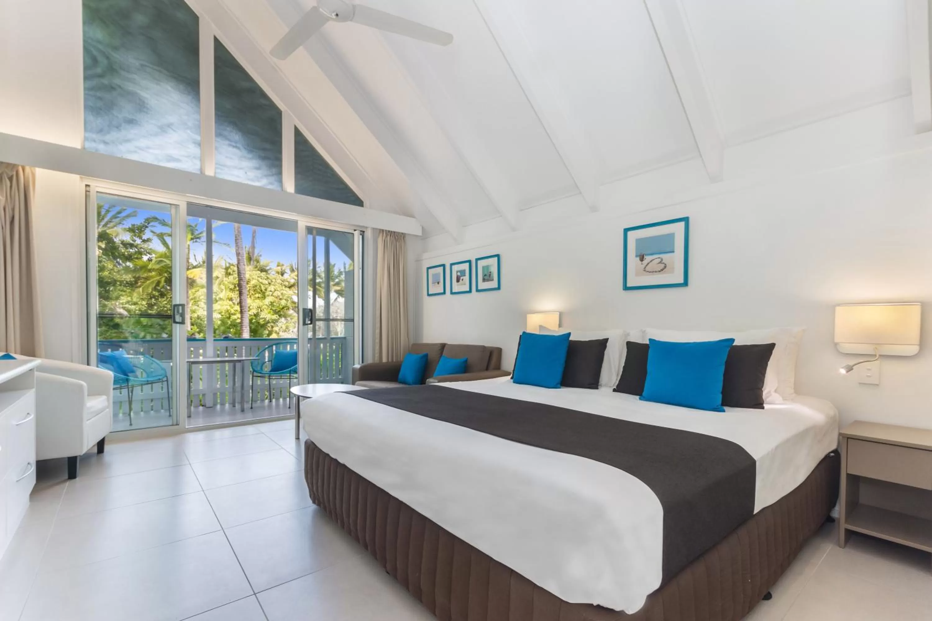 Bedroom, Bed in By The Sea Port Douglas