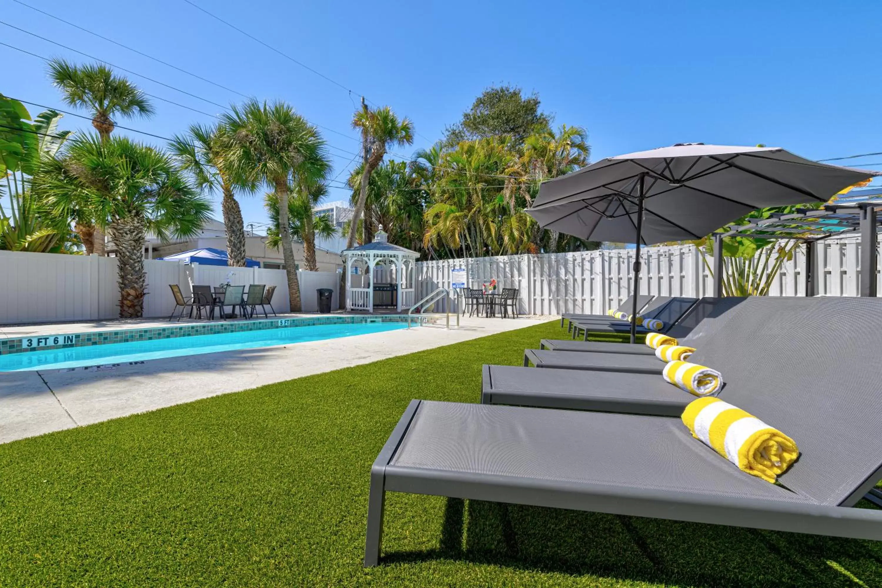 Swimming pool in The Ringling Beach House Swimming pool in The Ringling Beach House