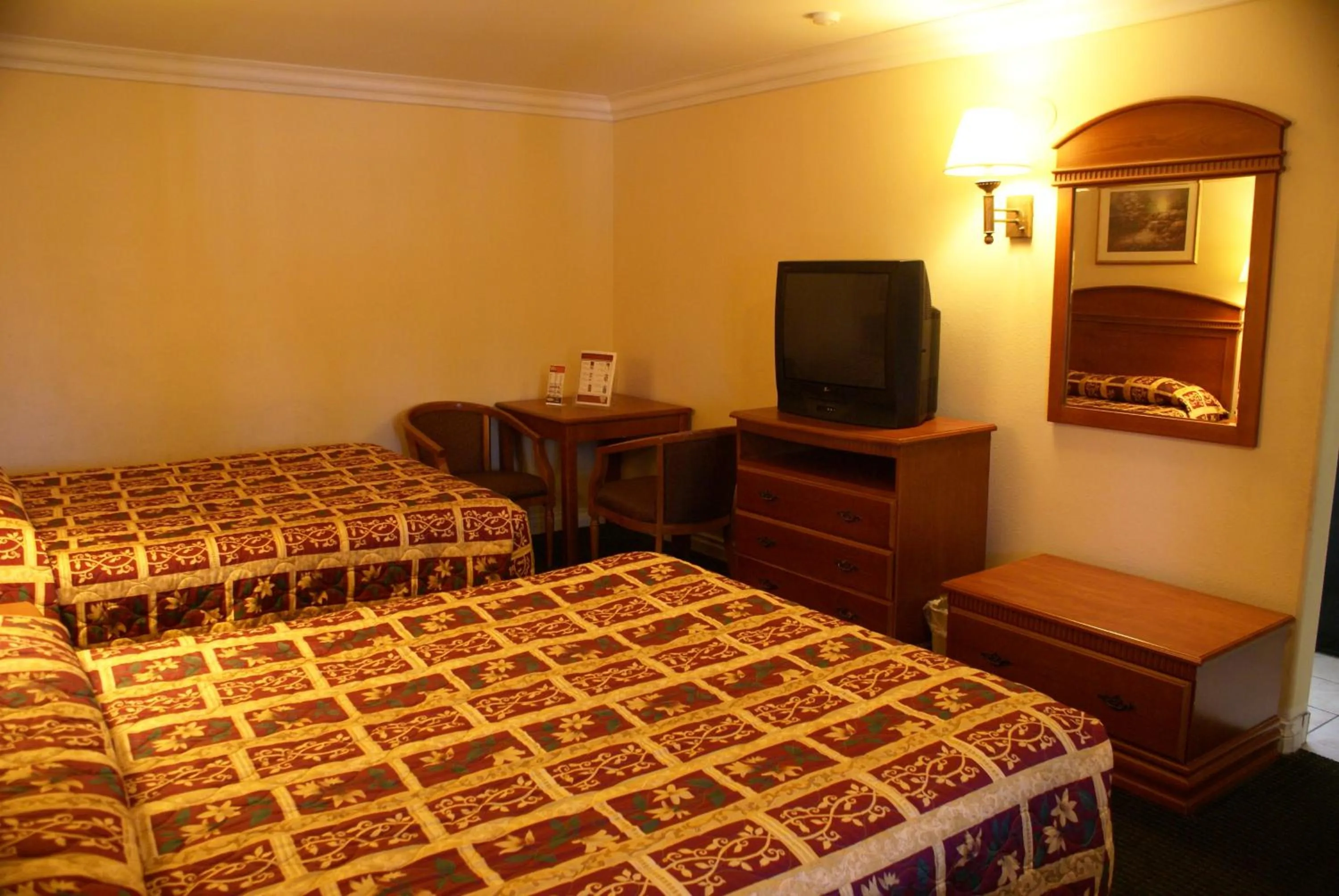 Standard Queen Room with Two Queen Beds in Colony Inn