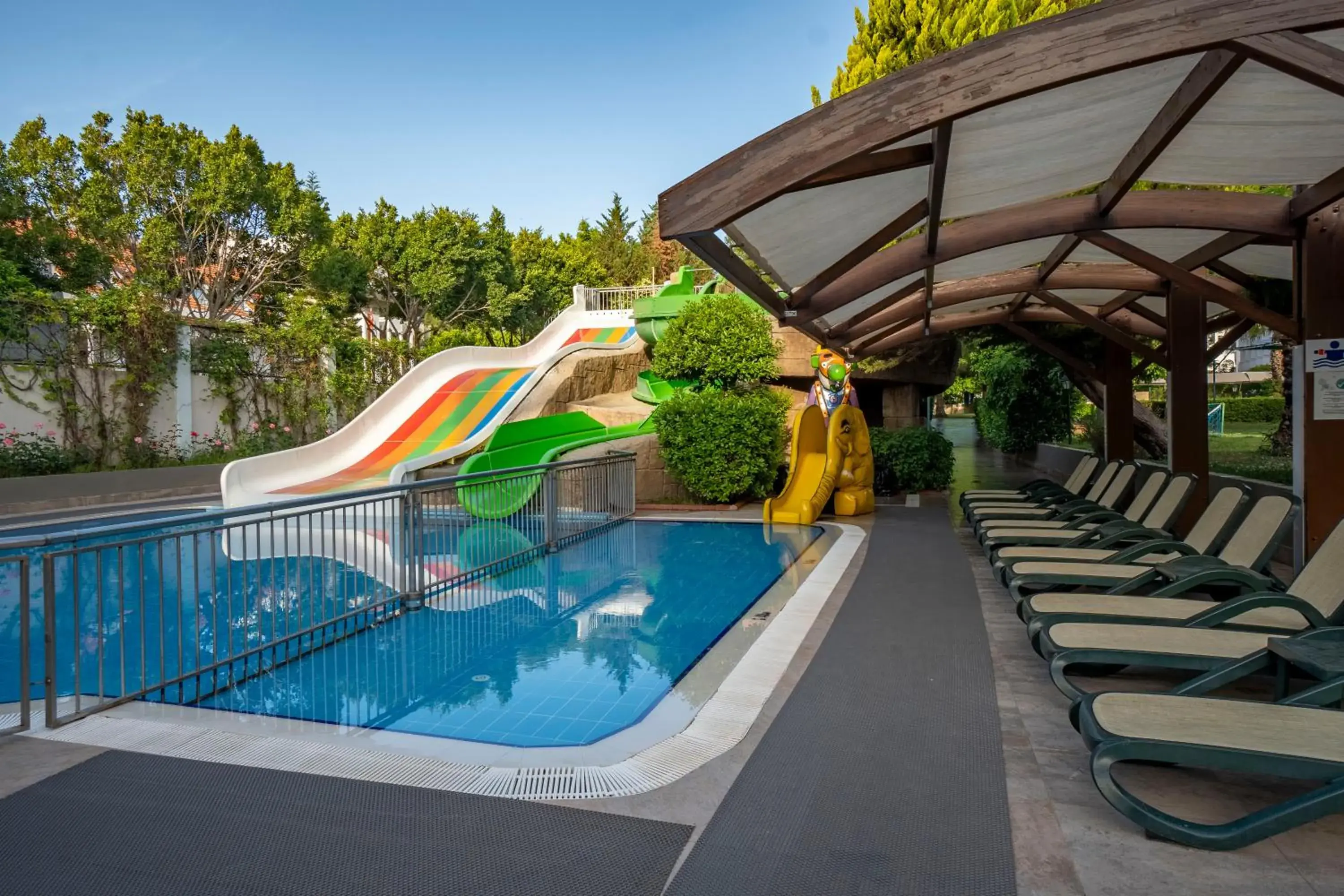 Swimming pool in Side Breeze Hotel Swimming pool in Side Breeze Hotel