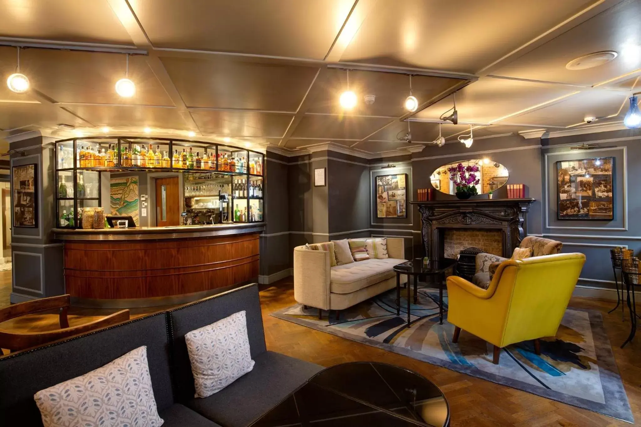 Lounge or bar, Lobby/Reception in Morton Hotel