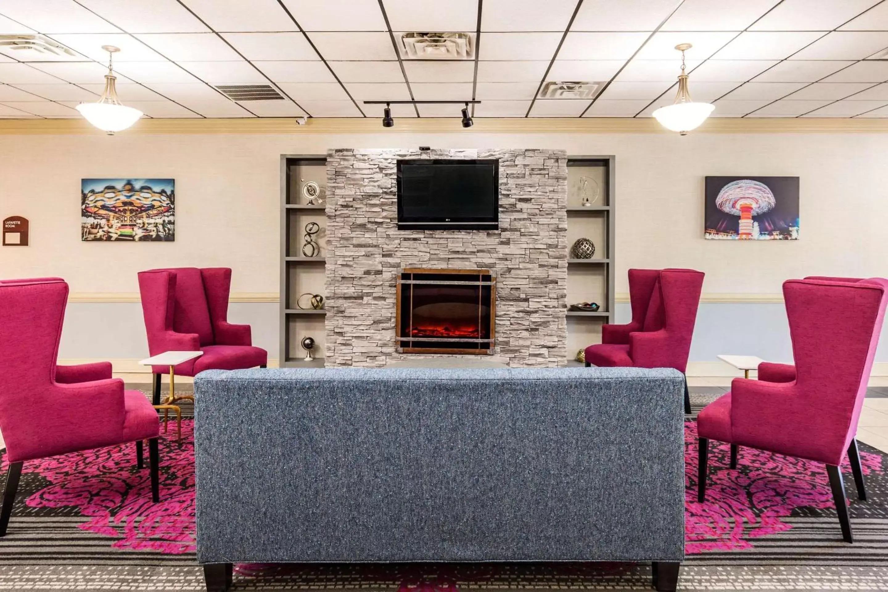 Lobby or reception, Seating Area in Clarion Hotel Williamsburg I-64