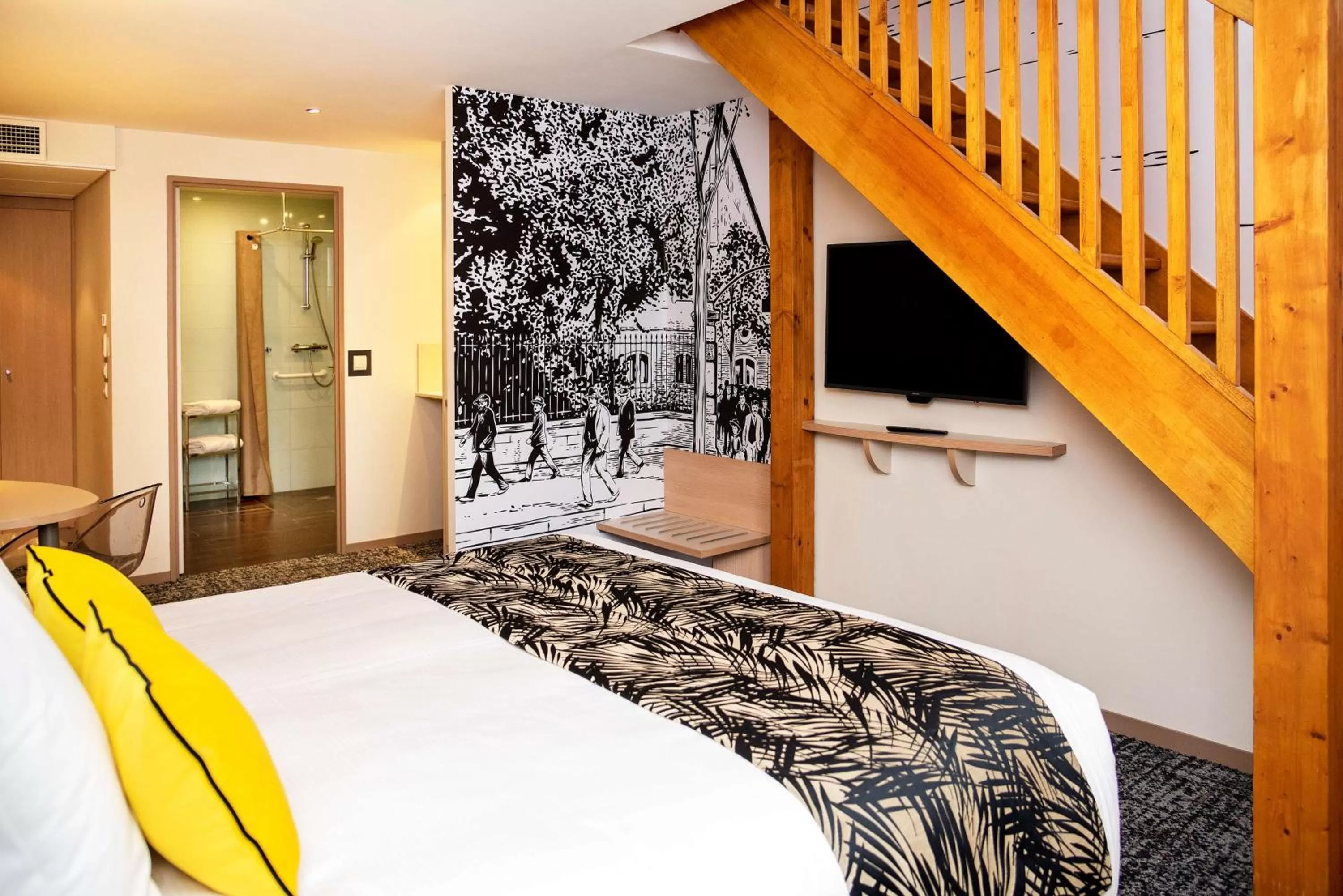 Photo of the whole room, Bed in Best Western Plus Hôtel Colbert