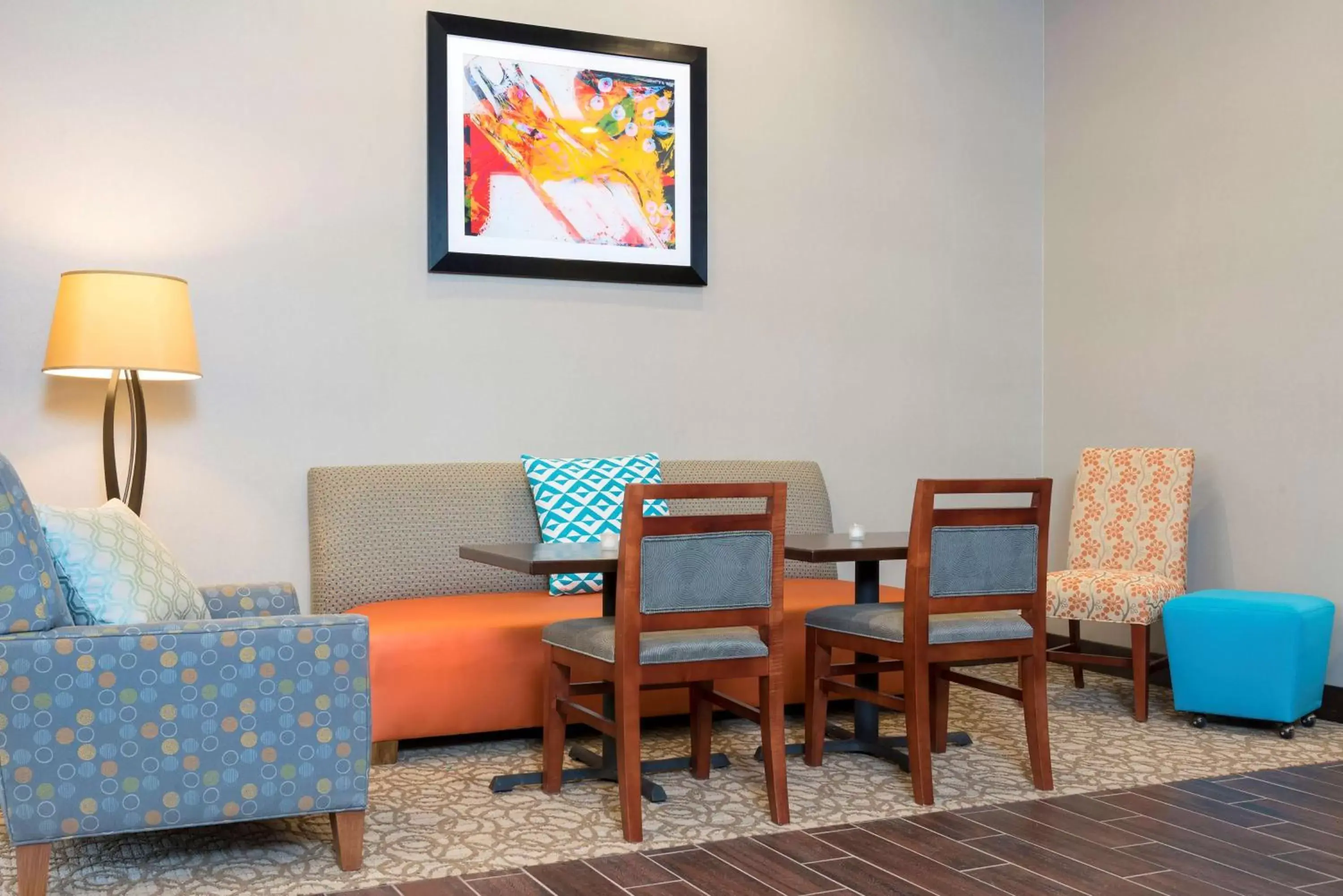 Restaurant/places to eat, Seating Area in Hampton Inn Kalamazoo