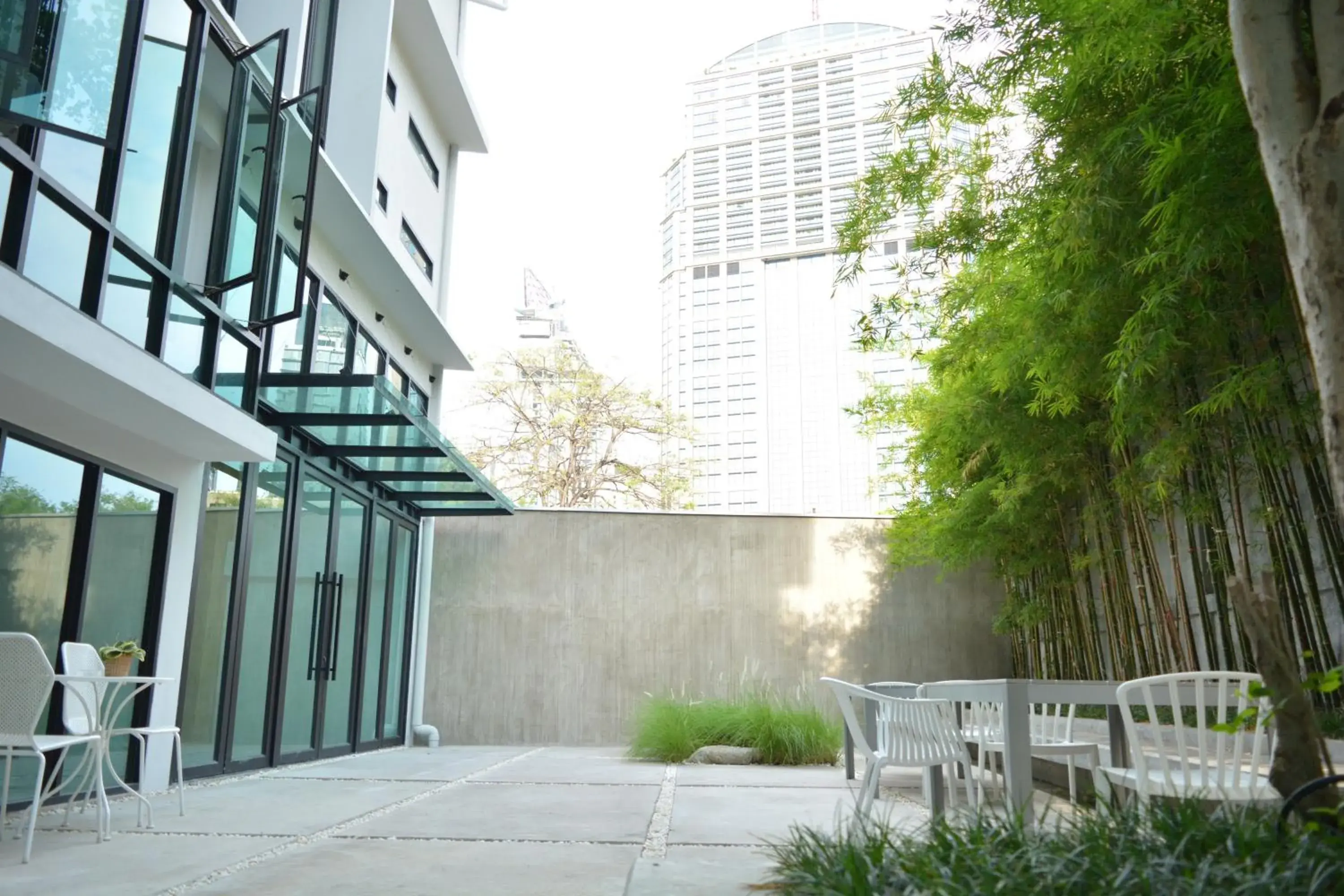 Property building in Rezt Bangkok Property building in Rezt Bangkok