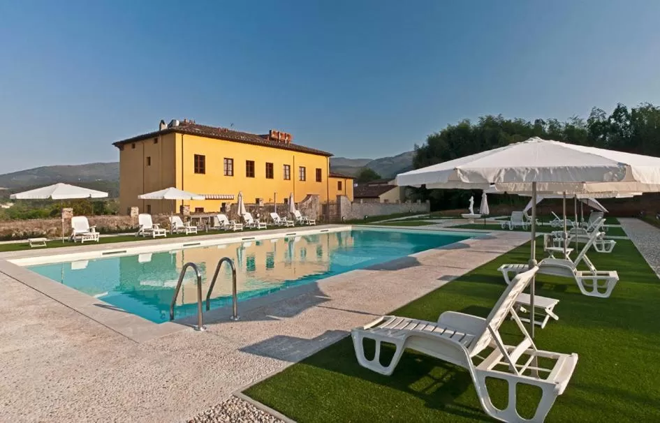 Swimming pool in Hotel Villa Cheli