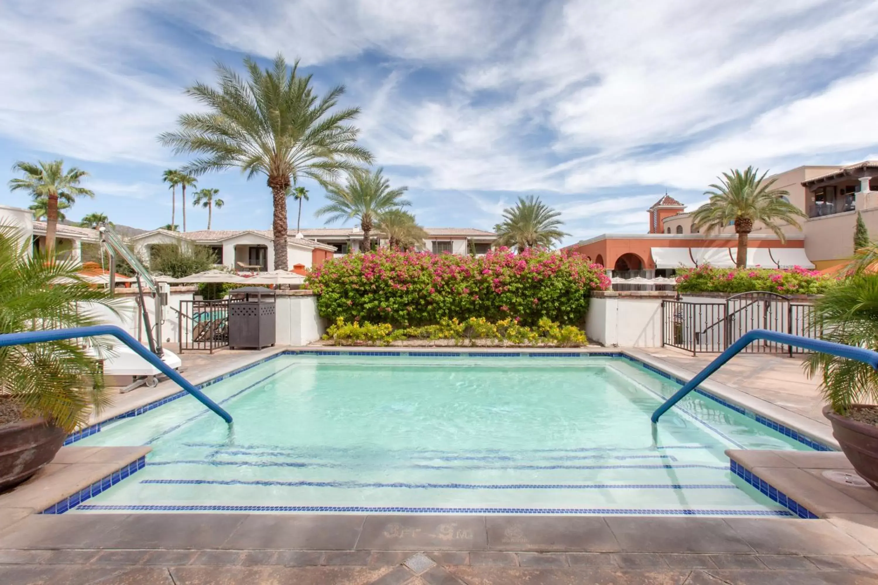 Swimming Pool in Omni Scottsdale Resort & Spa at Montelucia