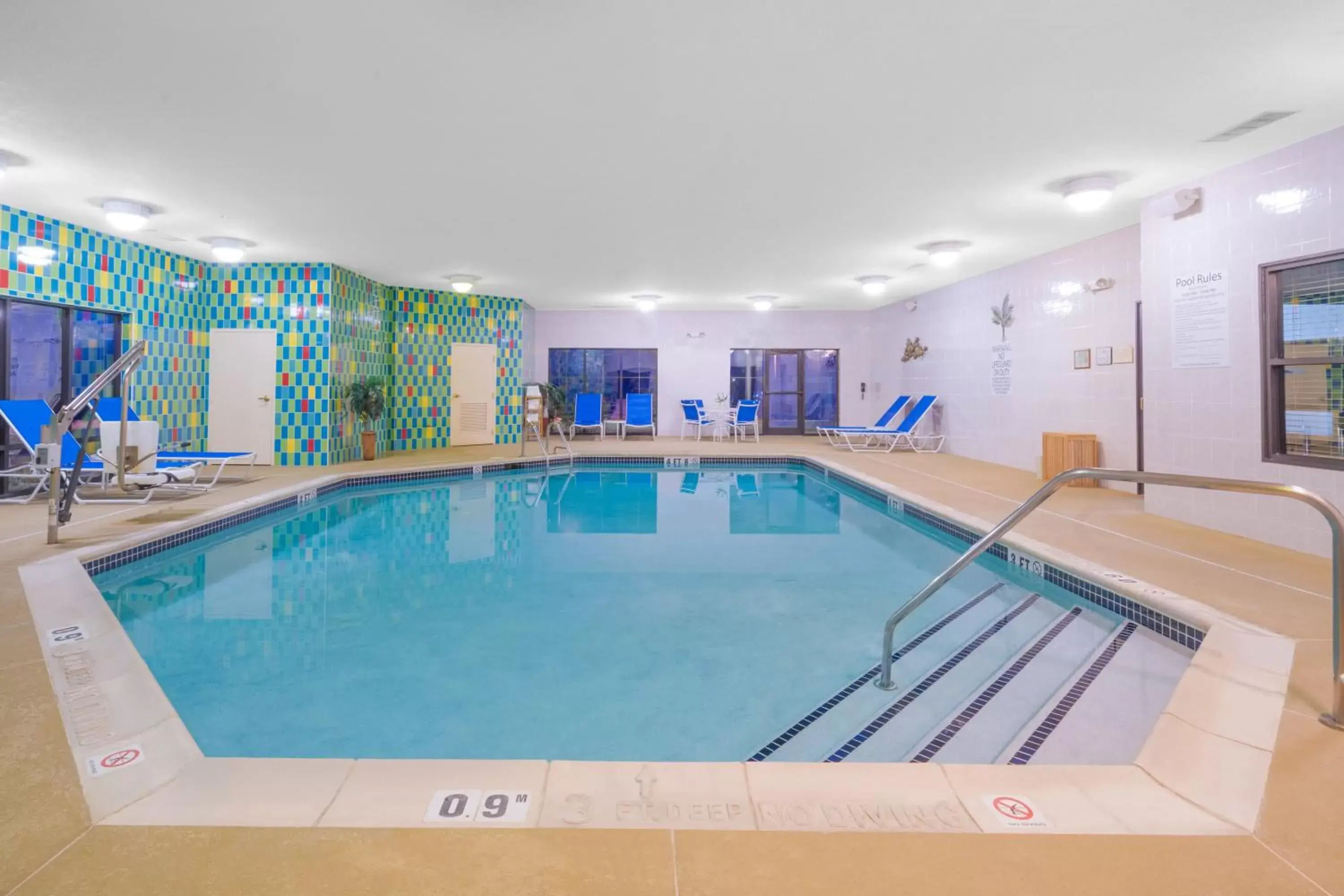 Swimming Pool in Holiday Inn Express Hotel & Suites Easton, an IHG Hotel