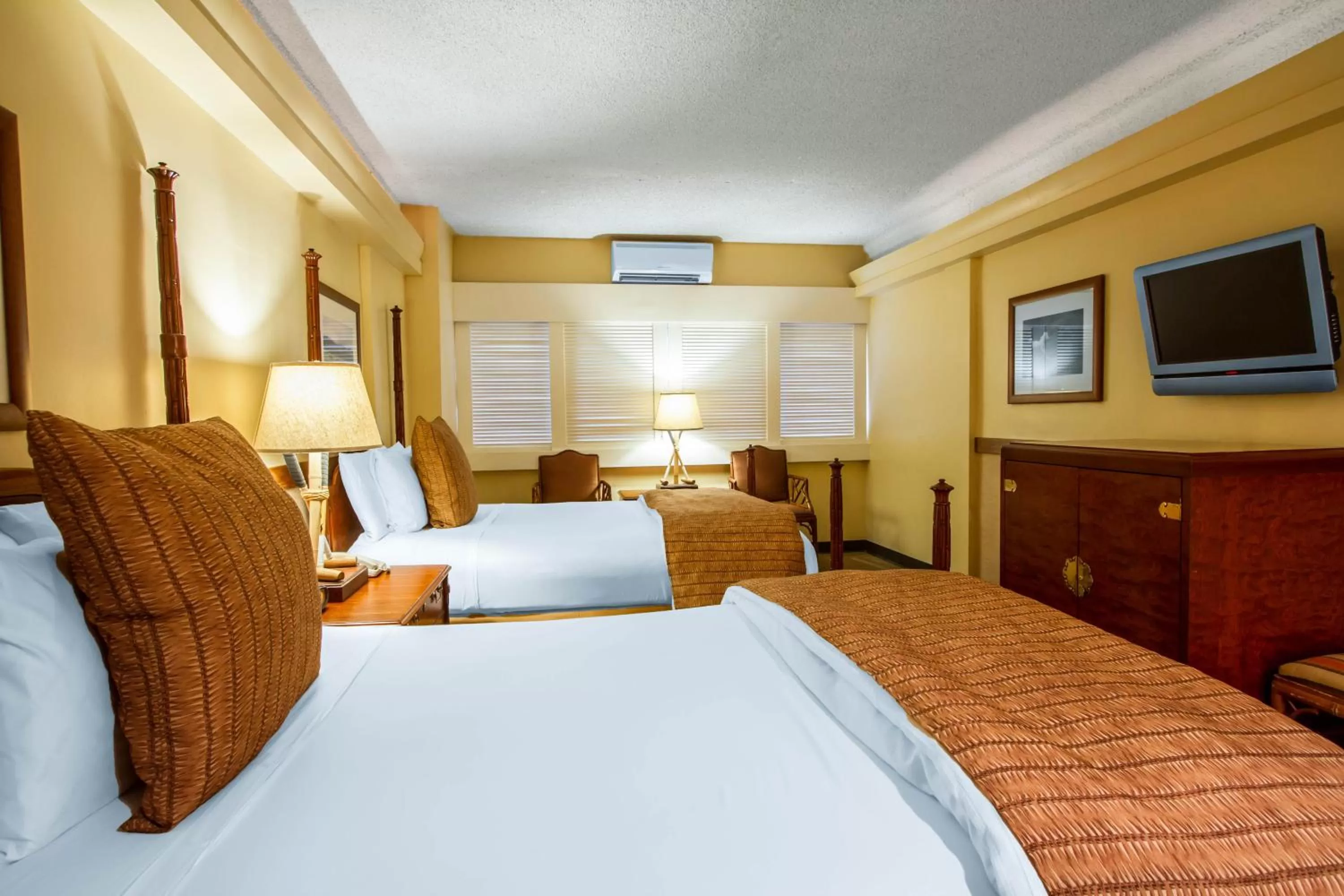 Photo of the whole room, Bed in The Equus