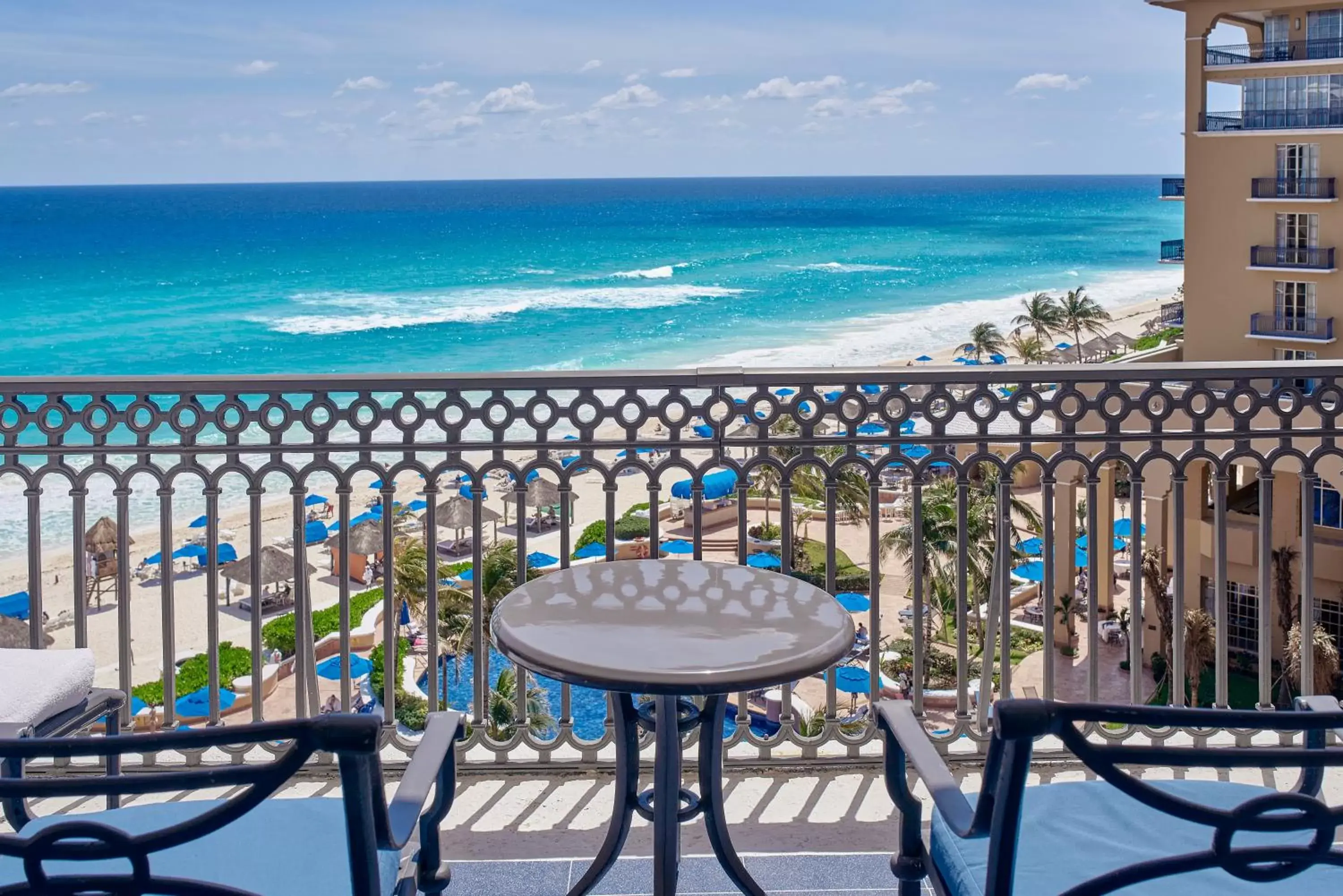 Pool view in Kempinski Hotel Cancun
