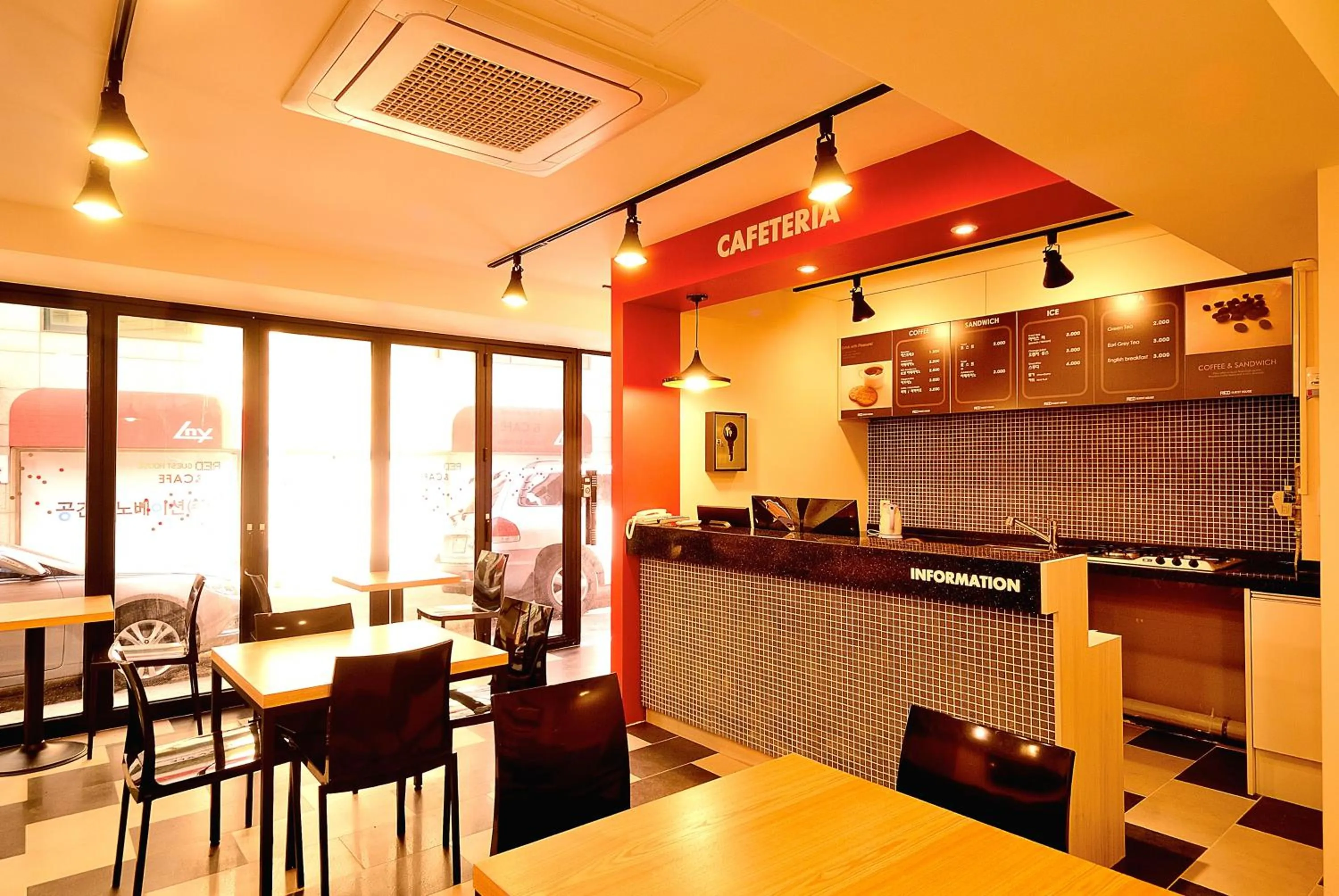 Restaurant/places to eat in Red Guesthouse