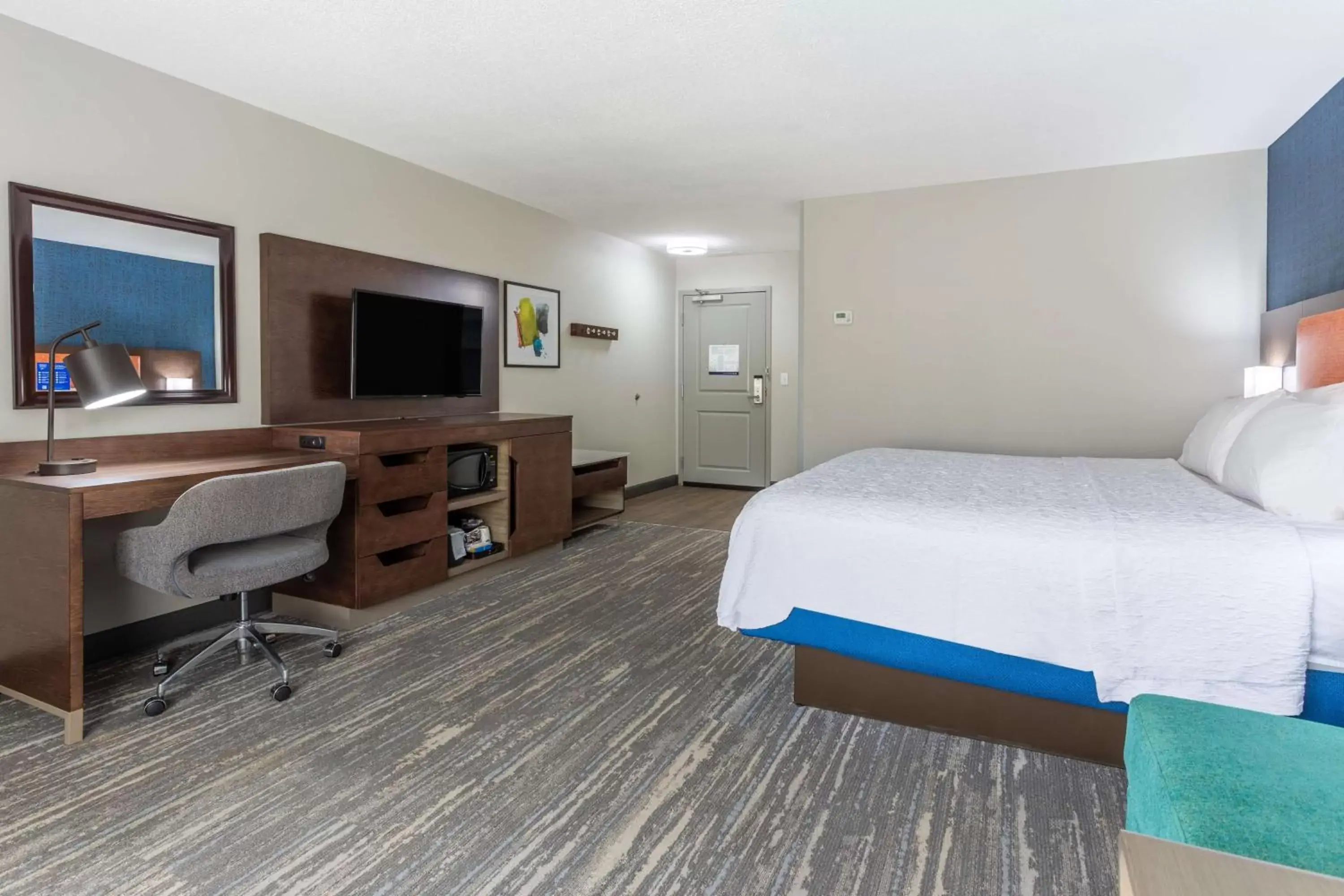 Bedroom, Bed in Hampton Inn Sioux Falls