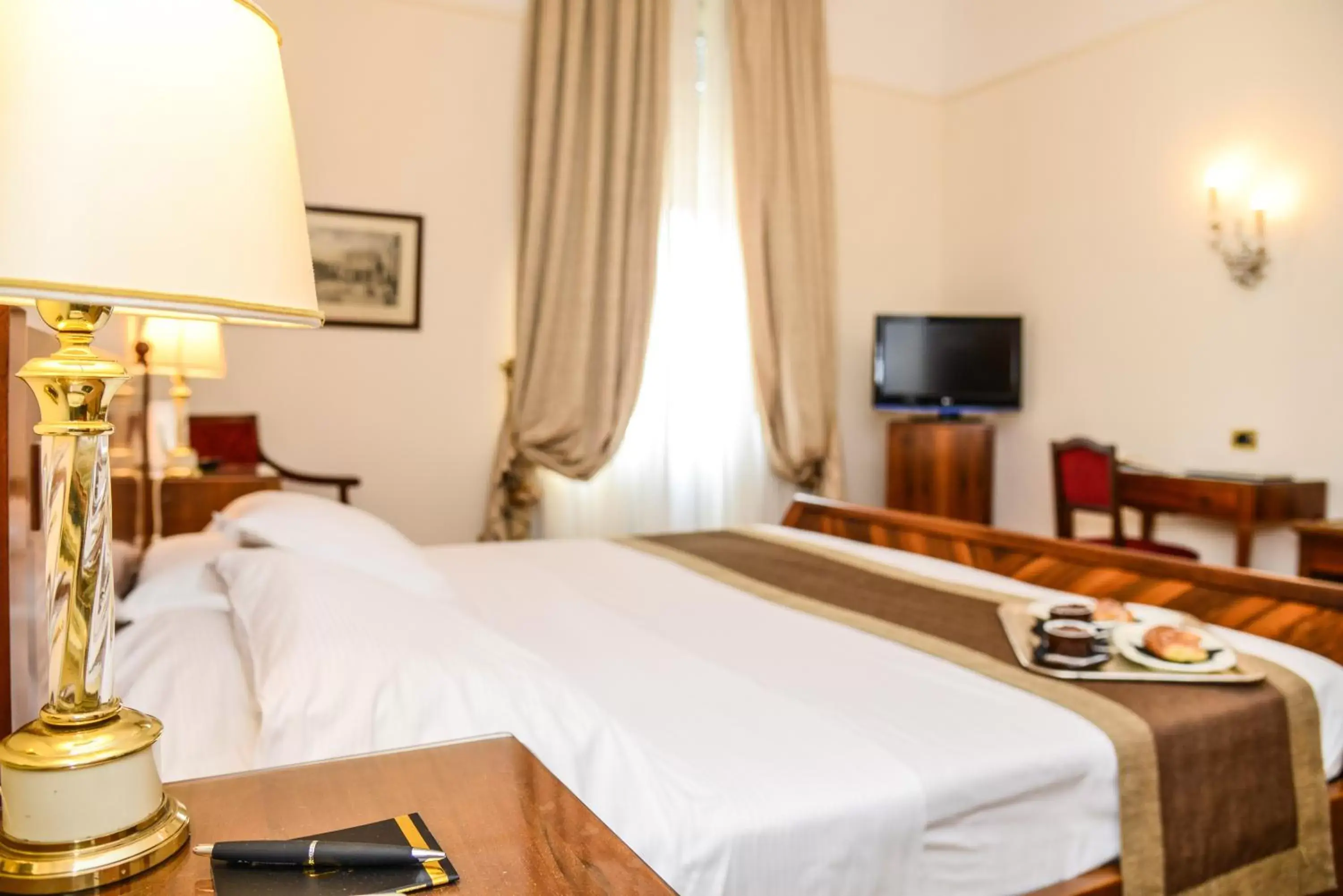 Bedroom, Bed in Hotel Vittoria