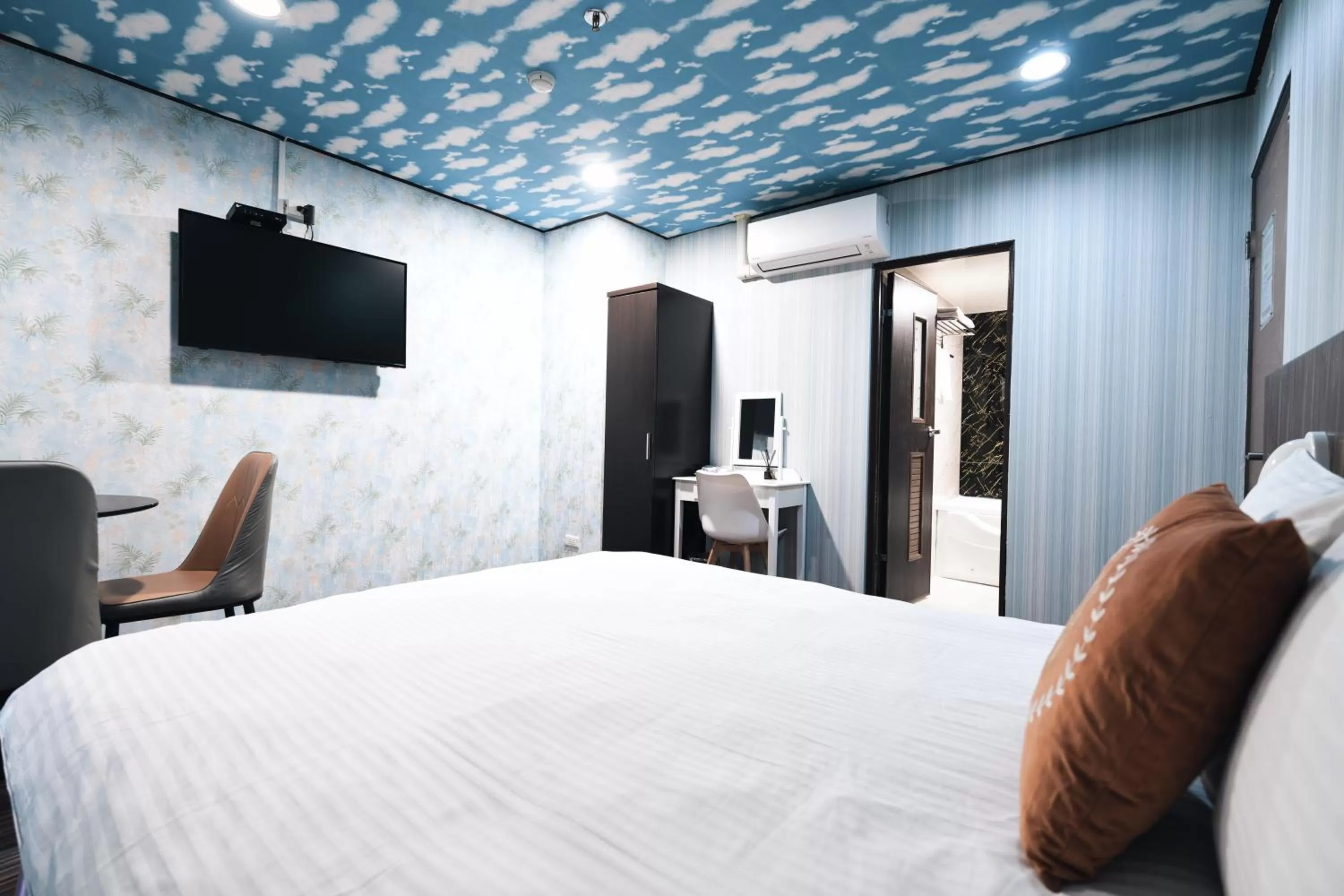 Photo of the whole room, Bed in Sofu Hotel