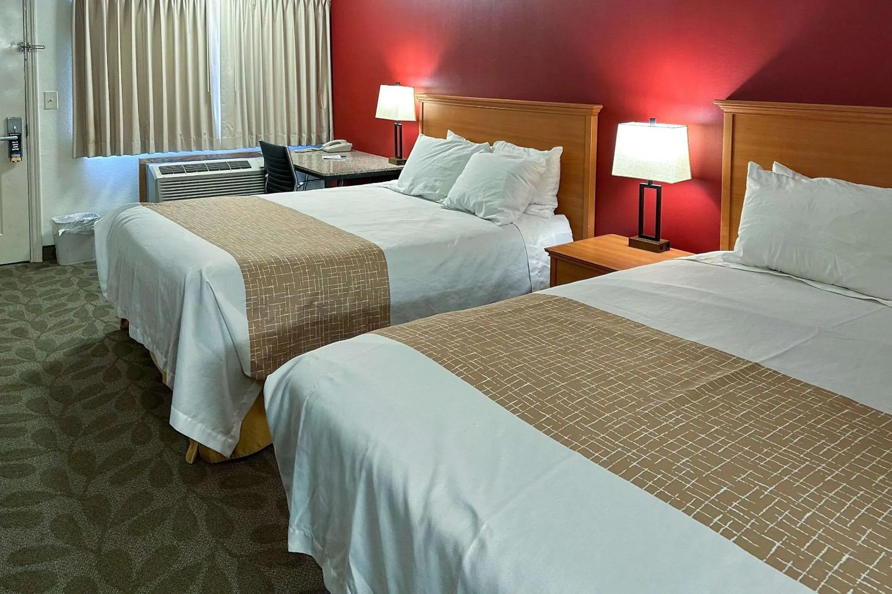 Bedroom, Bed in Econo Lodge Edmonds North Seattle Bedroom, Bed in Econo Lodge Edmonds North Seattle