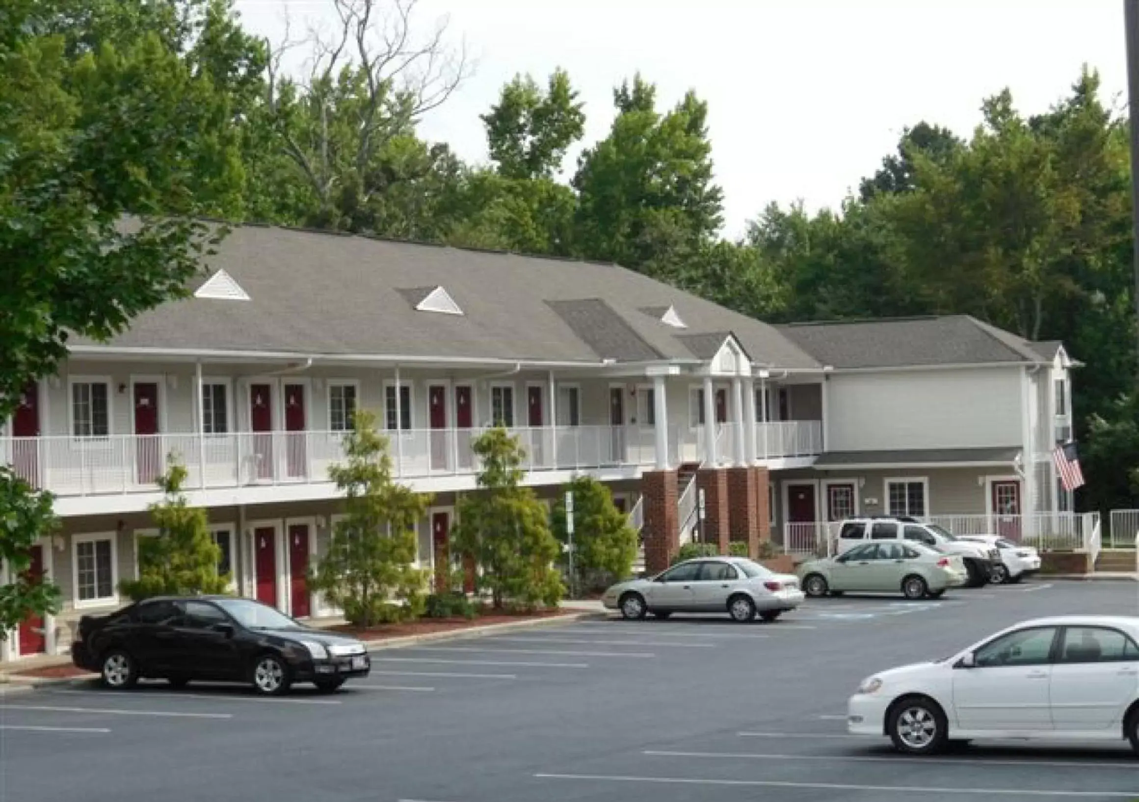 Property Building in Affordable Suites Greenville