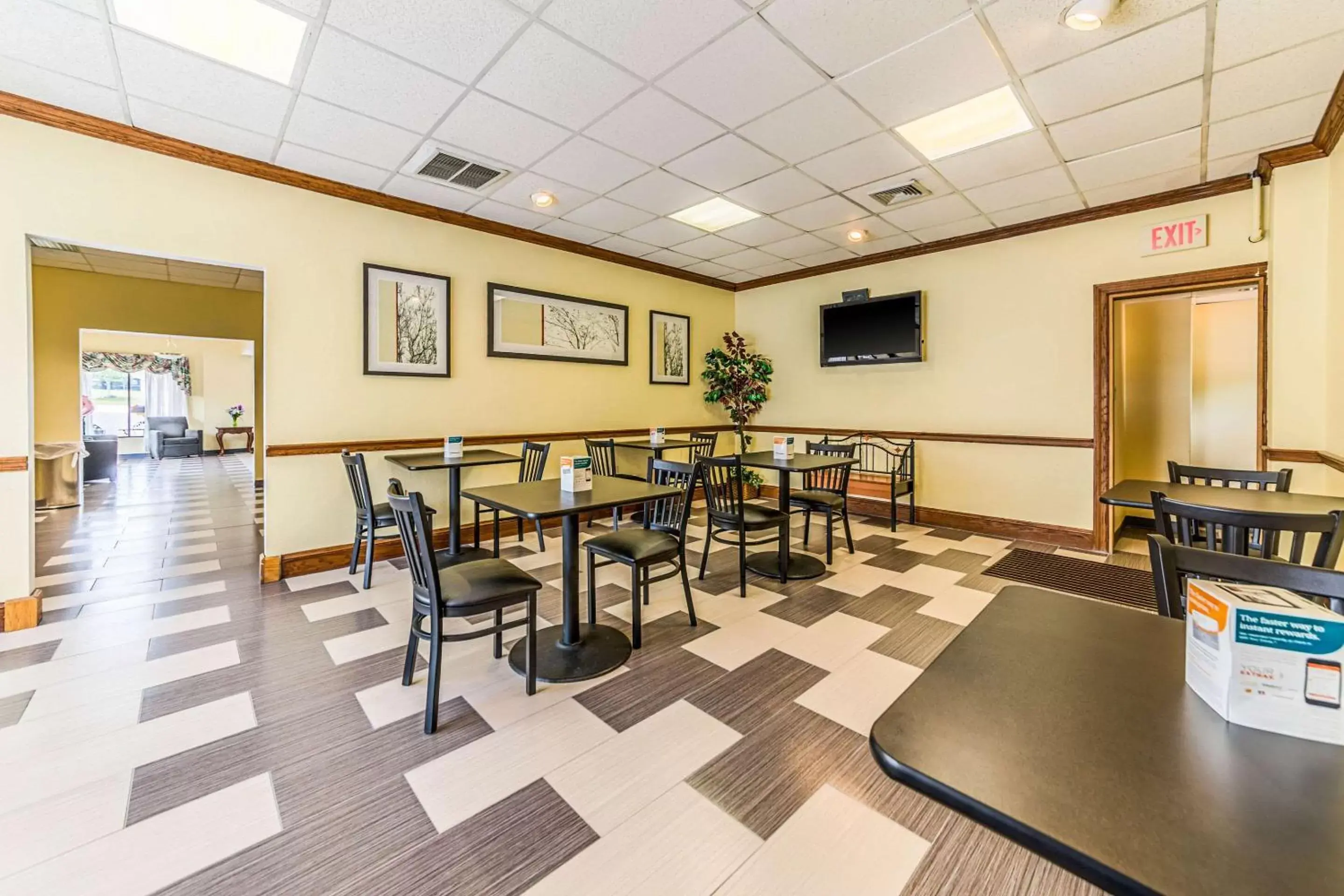 Restaurant/Places to Eat in Rodeway Inn Conference Center Montgomeryville