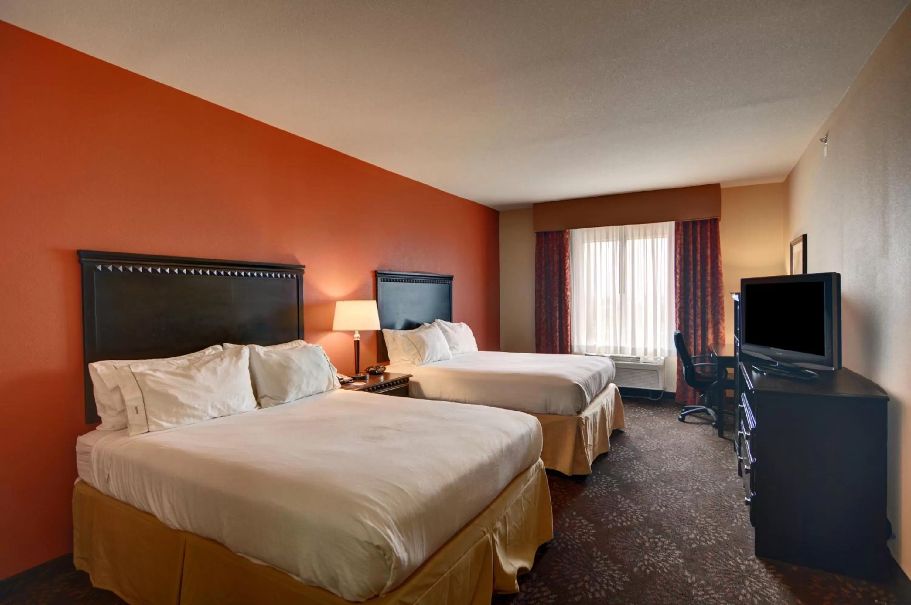 Bedroom, Bed in Holiday Inn Express Hotel and Suites Altus by IHG