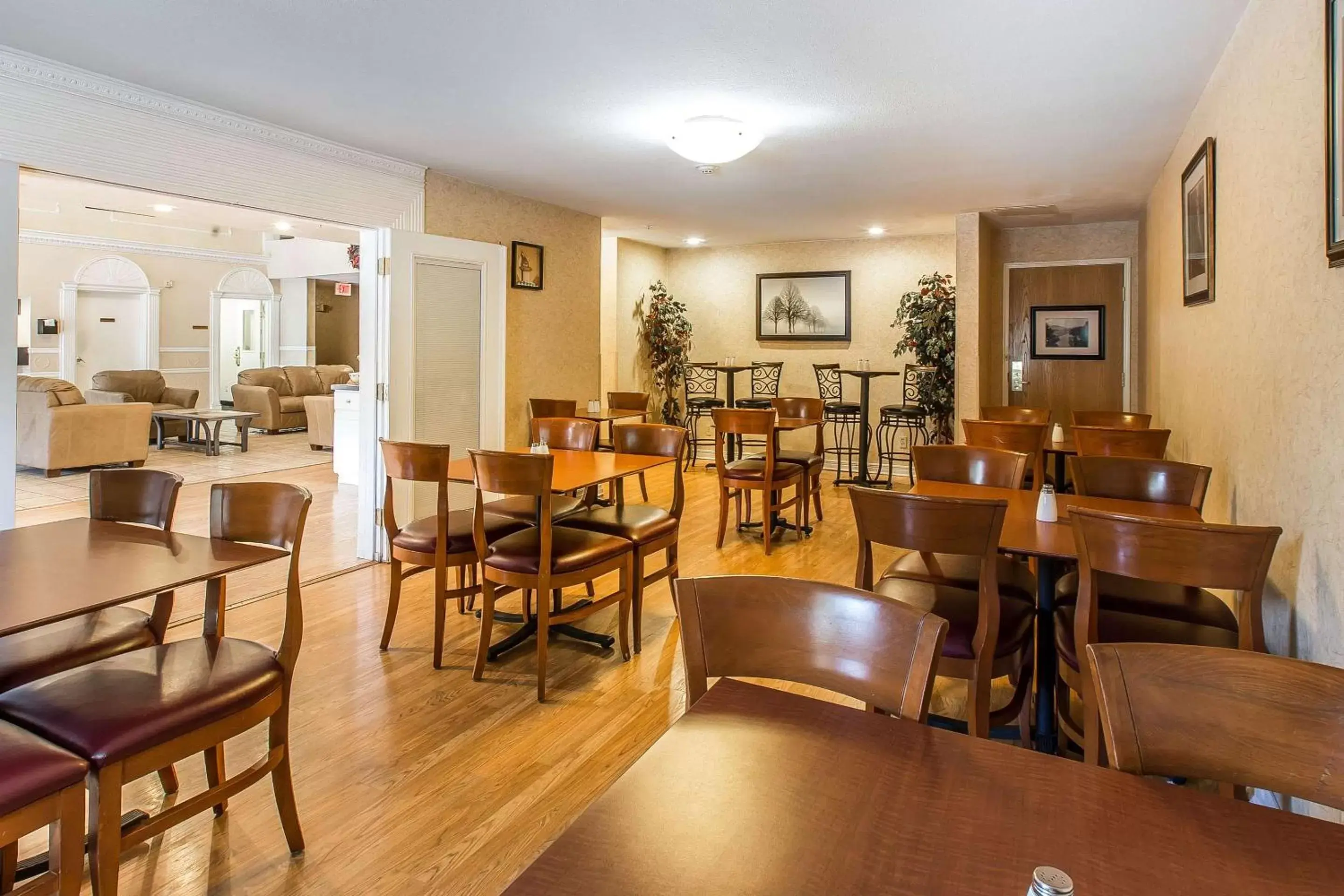 Restaurant/Places to Eat in Quality Inn & Suites On The River