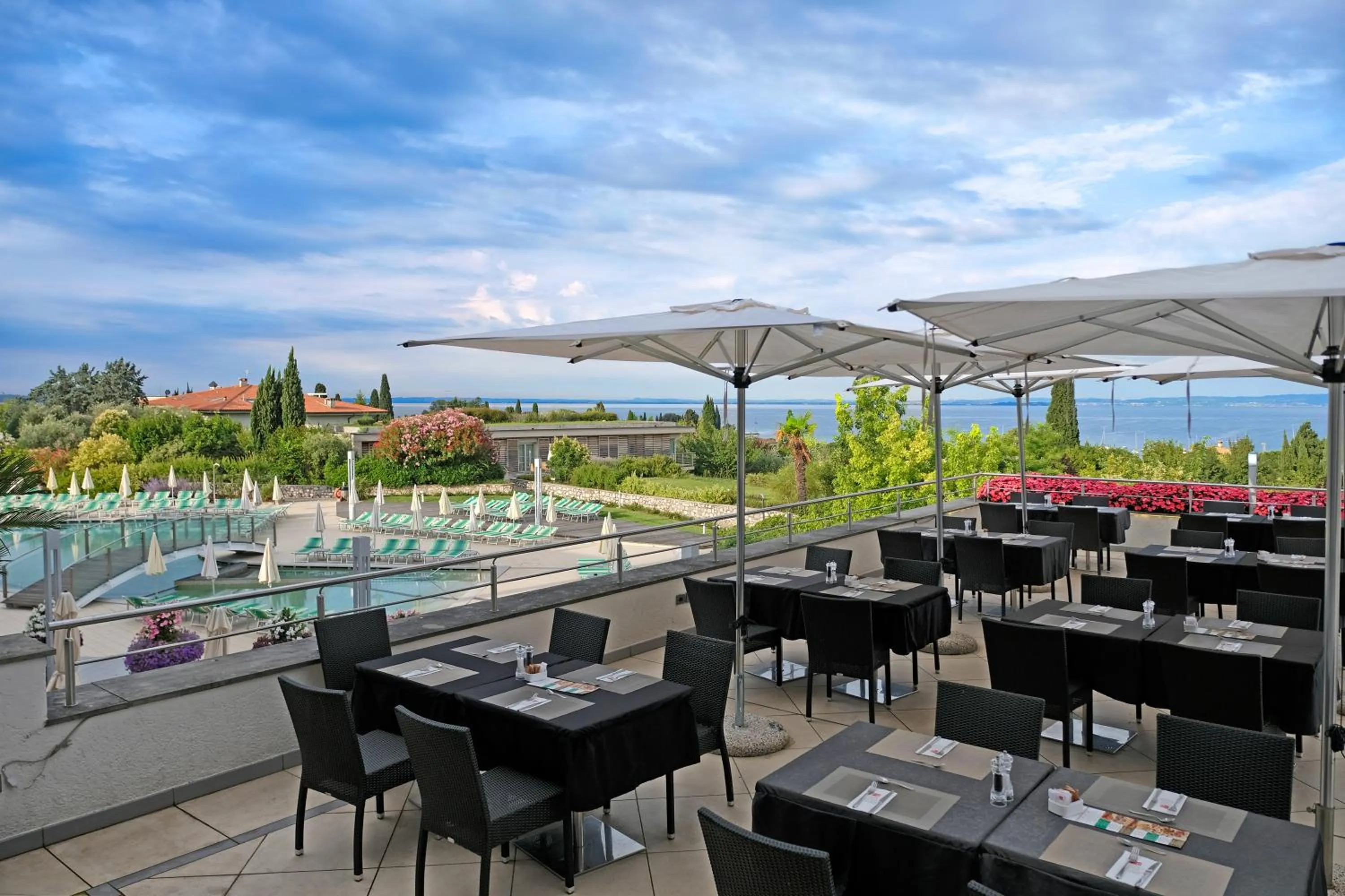 Restaurant/places to eat in Parc Hotel Germano Suites & Apartments