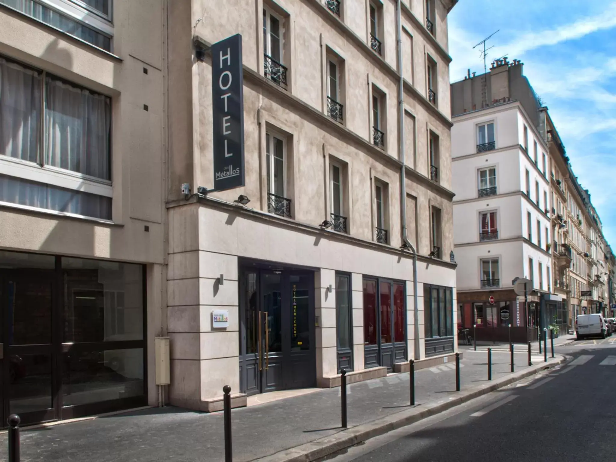 Facade/entrance, Property Building in Hôtel des Métallos