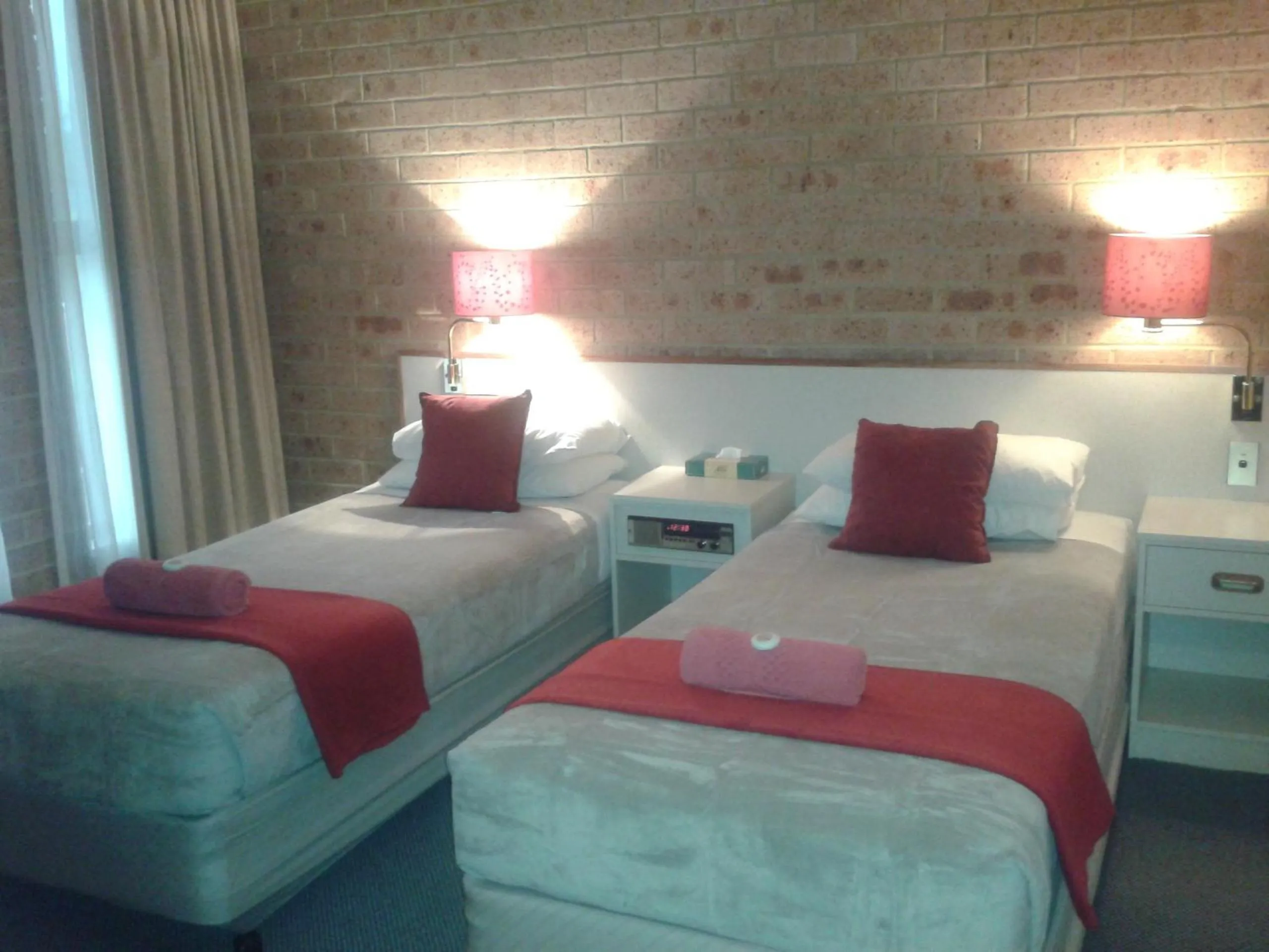 Photo of the whole room, Bed in Elsinor Motor Lodge