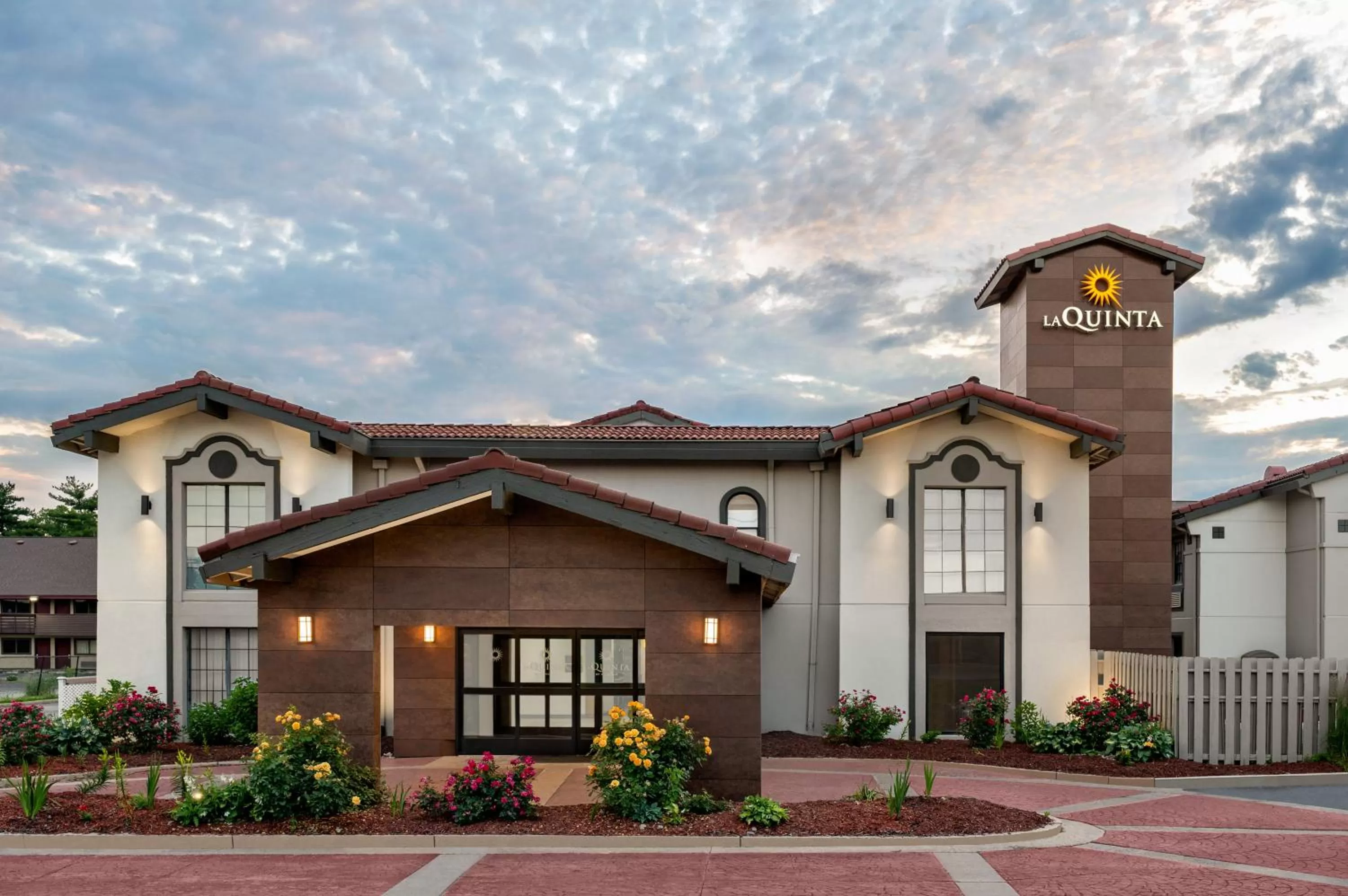Property building in La Quinta Inn by Wyndham Columbus Airport Area