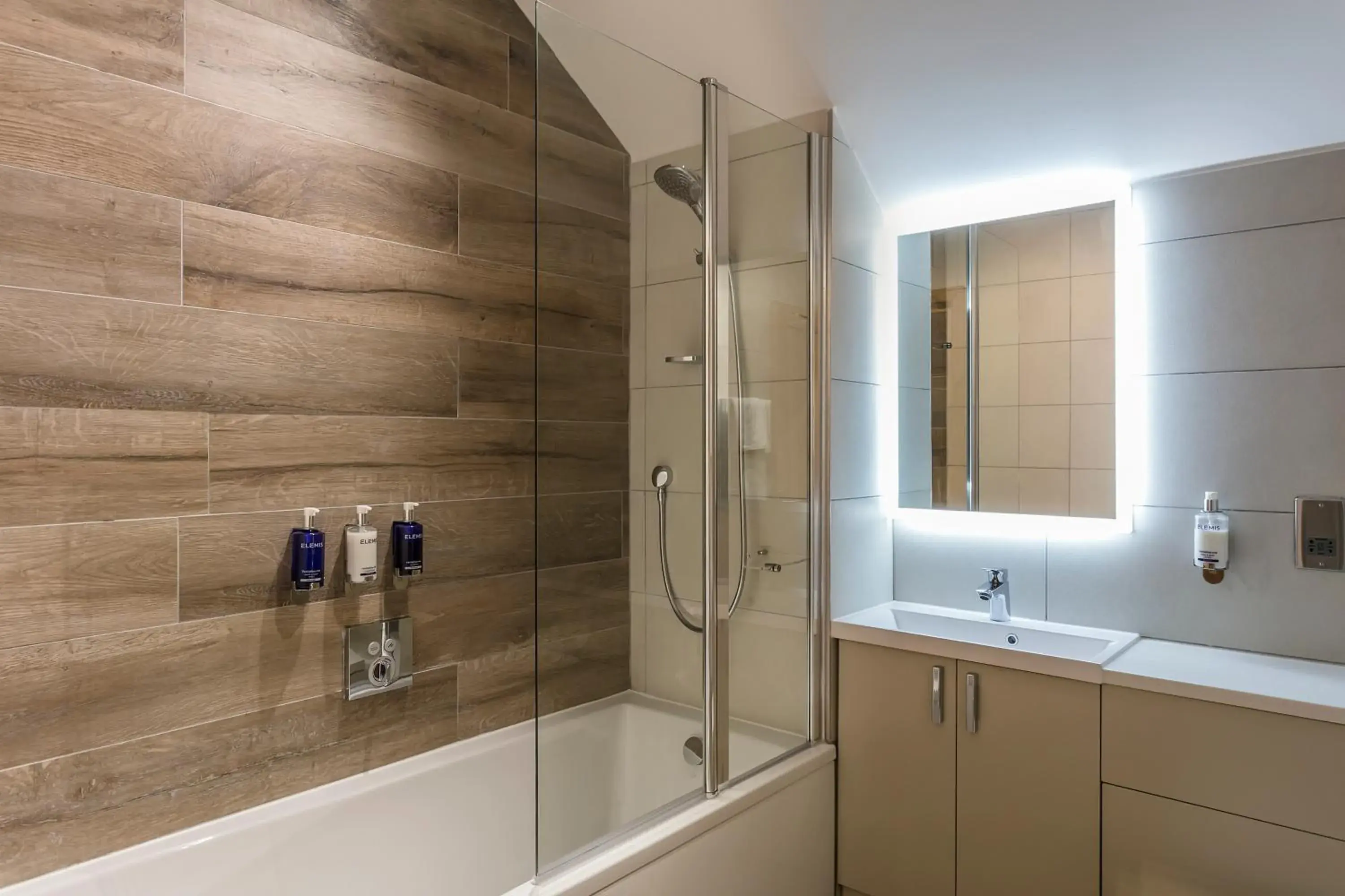 Bathroom in The Gamekeeper's Inn