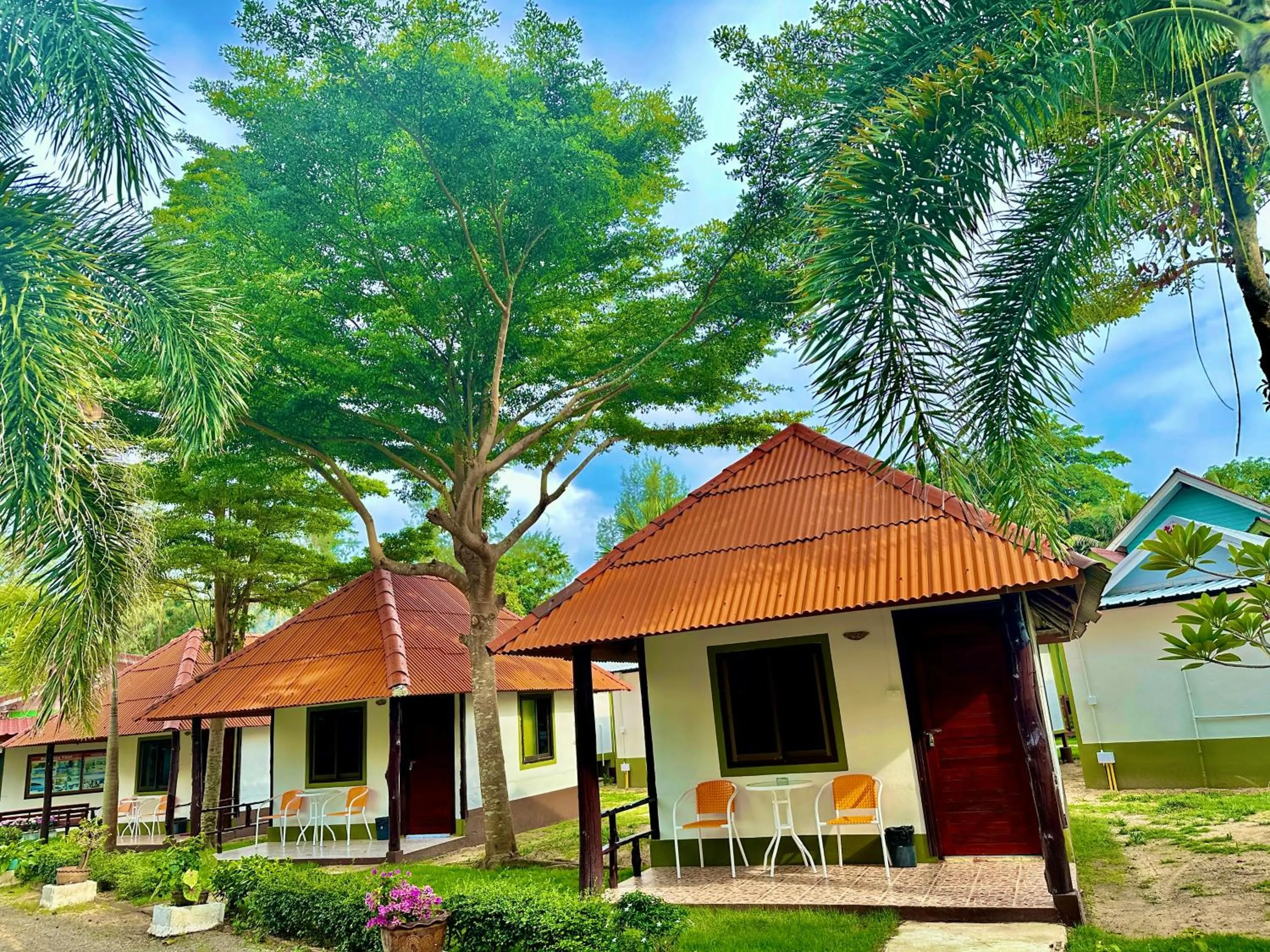 Property building in Lanta L.D. Beach Bungalow