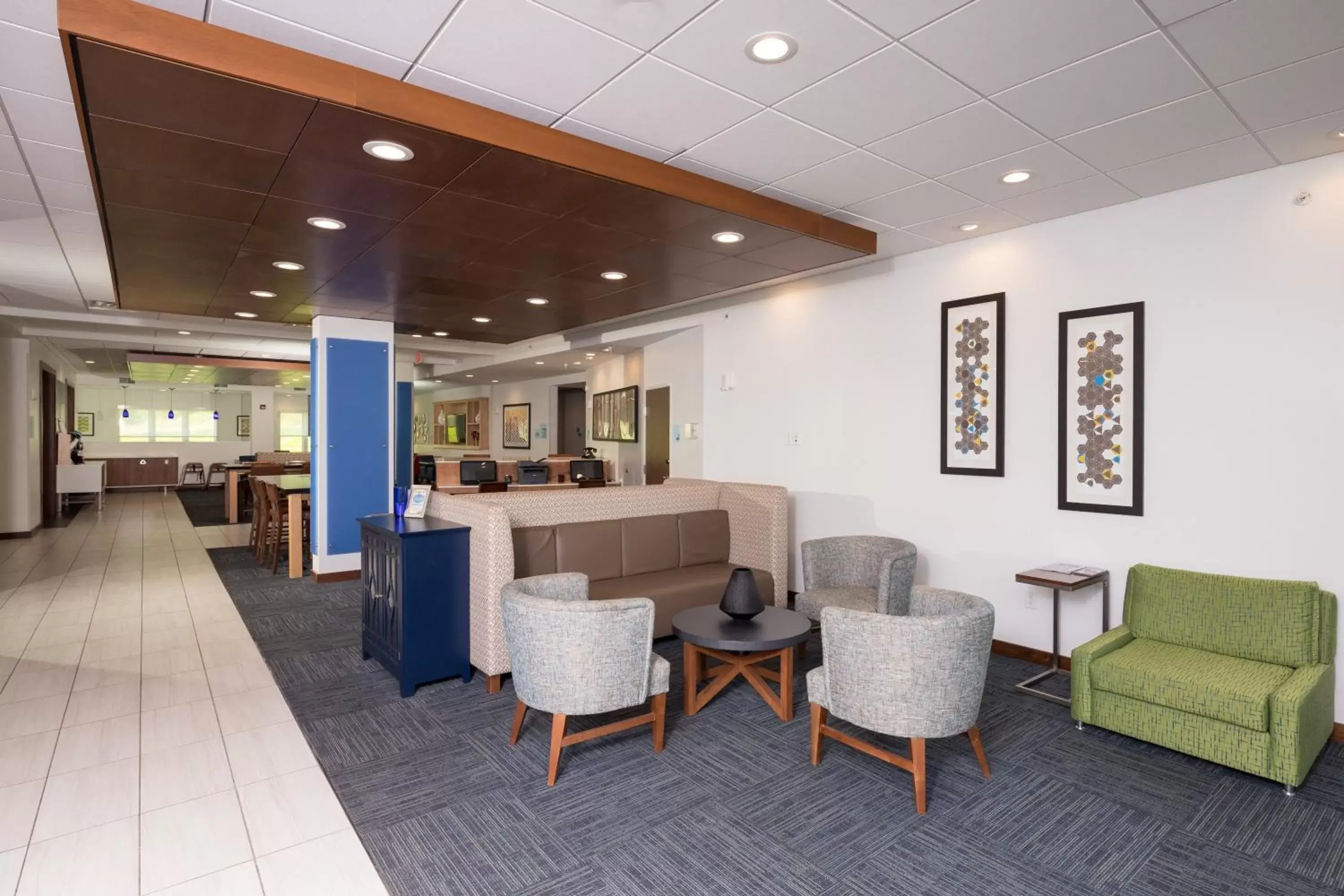 Property building, Lobby/Reception in Holiday Inn Express & Suites - Portage, an IHG Hotel