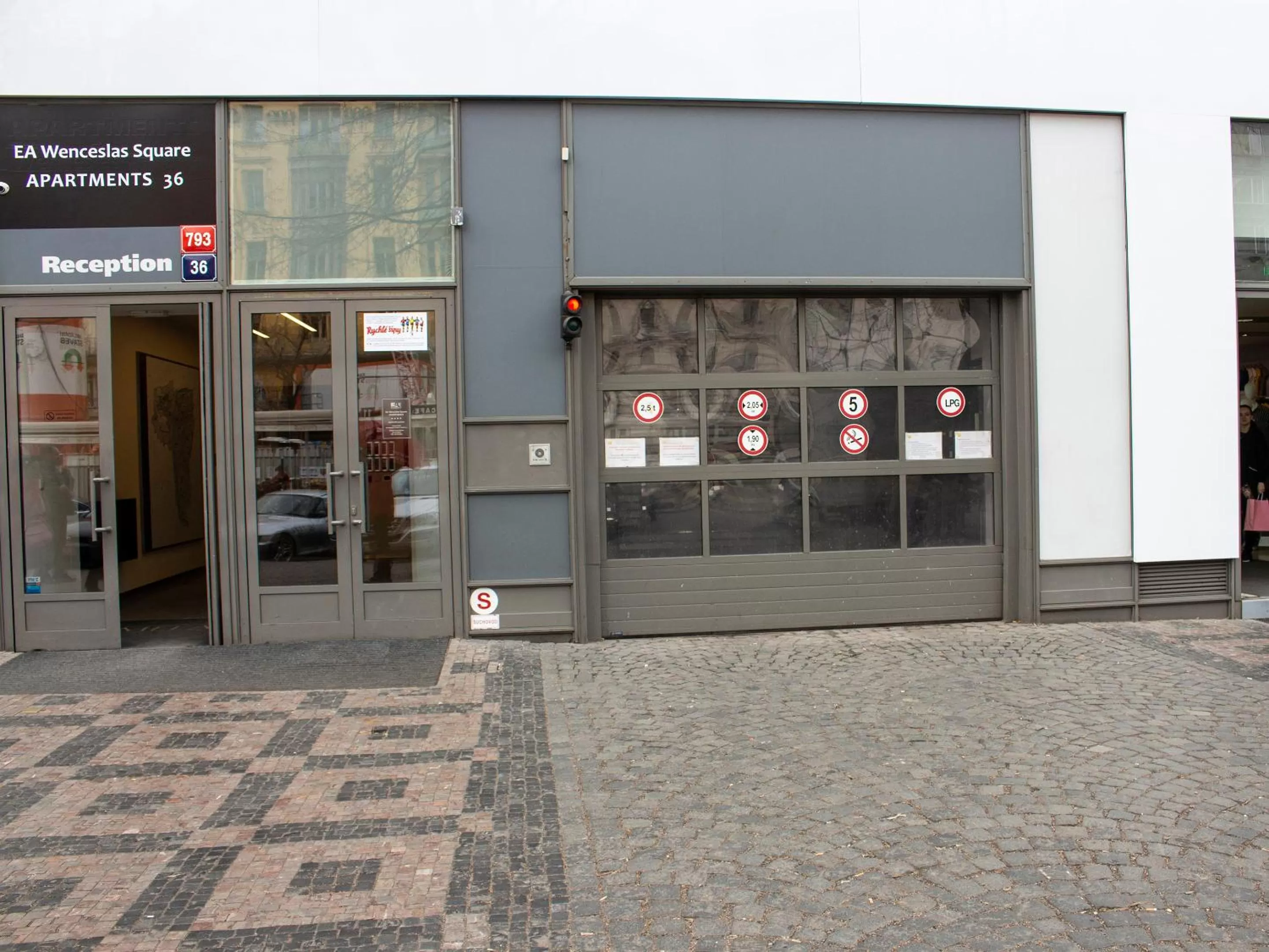 Facade/entrance in EA ApartHotel Melantrich