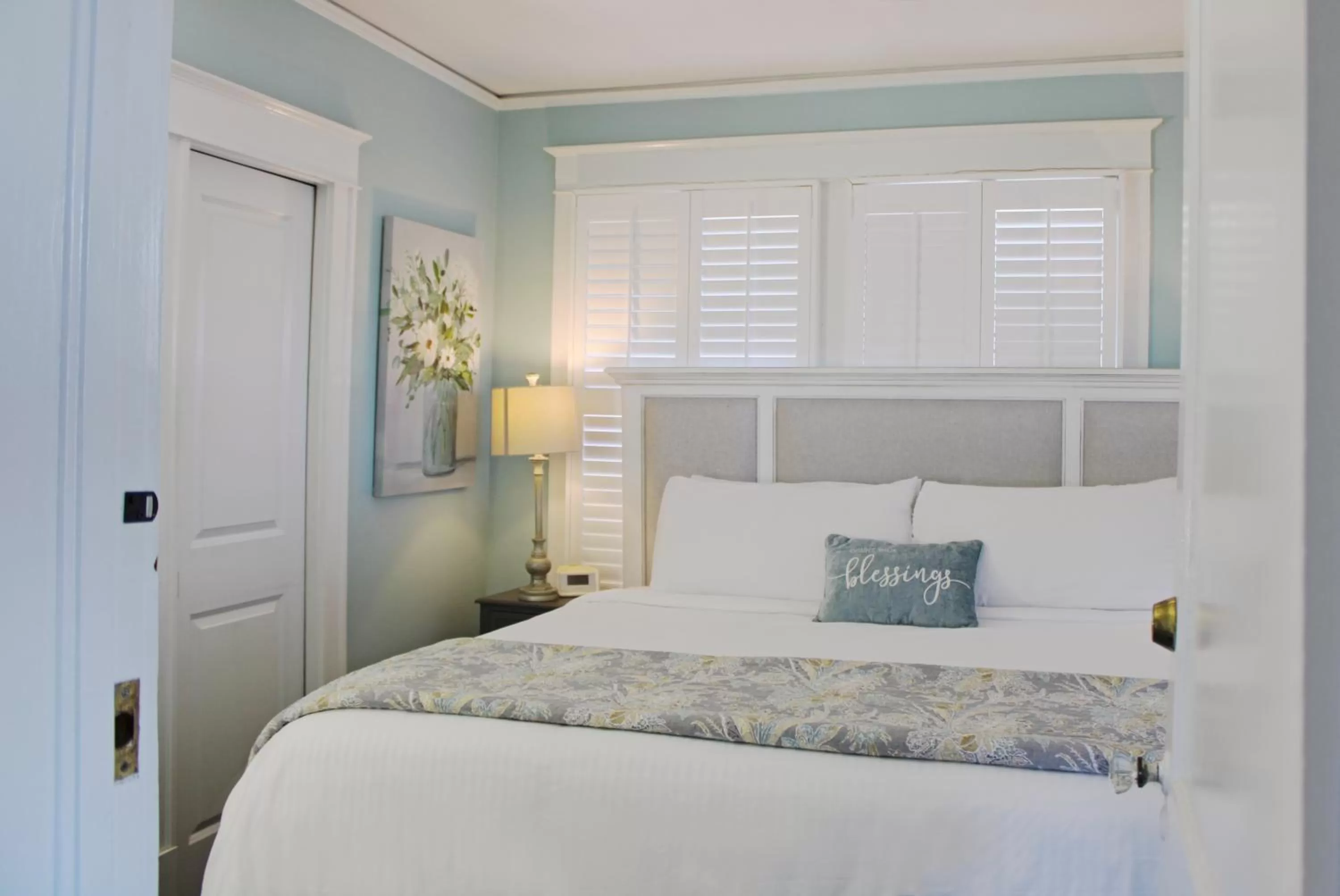 Bed in Hemingway House Bed and Breakfast