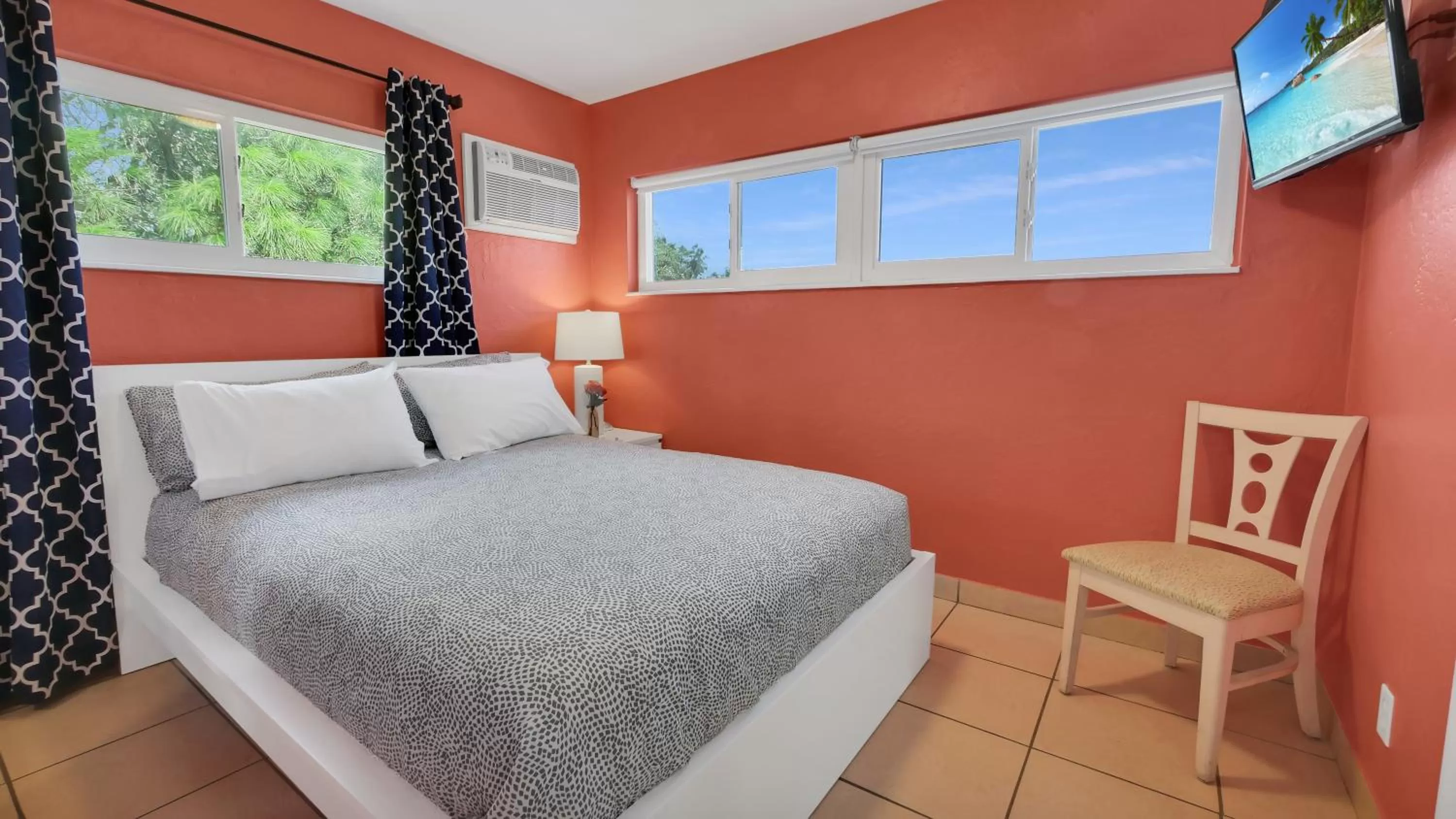 Bedroom, Bed in The Beach House - Treasure Island