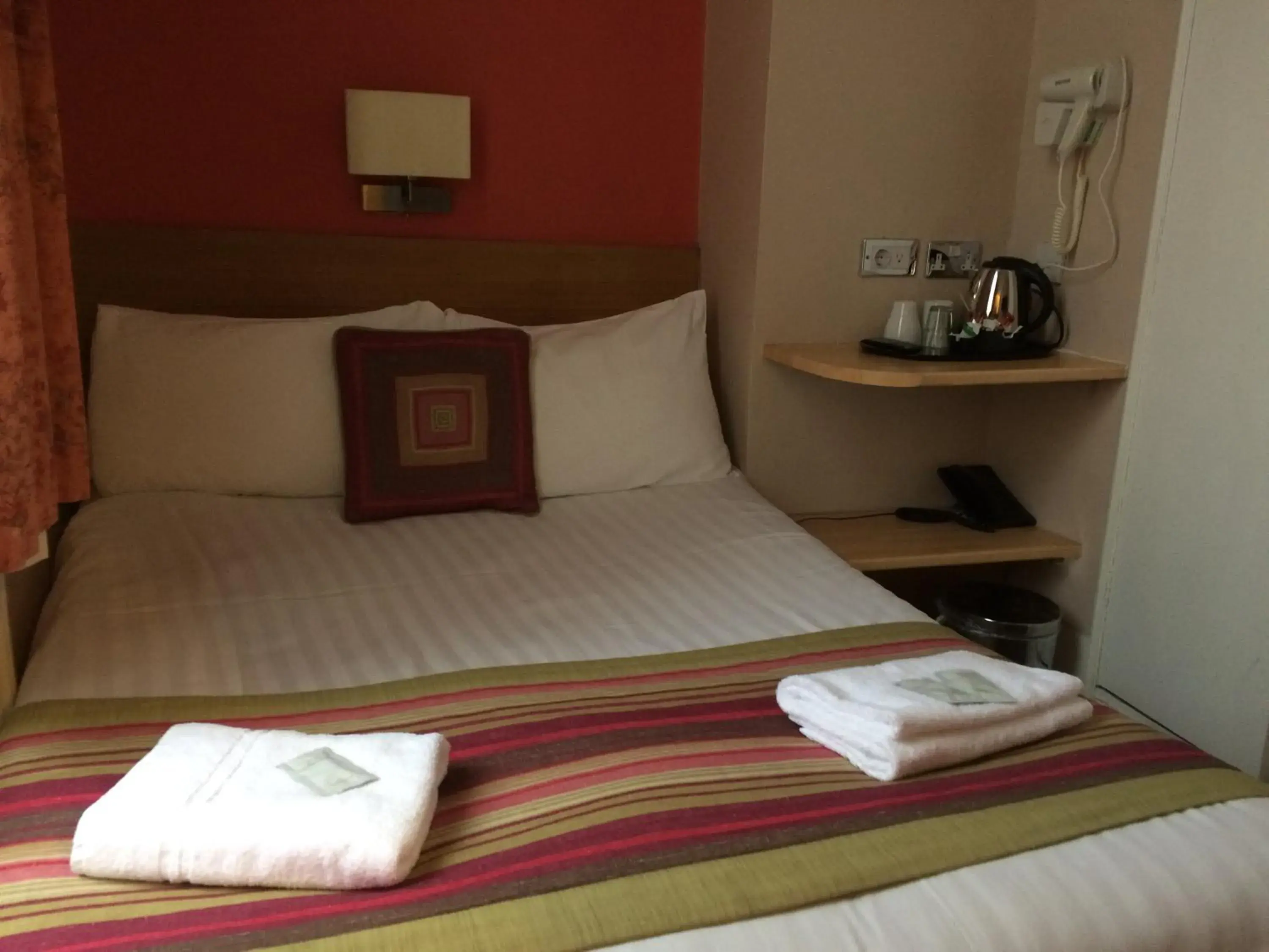 Bed in The Grapevine Hotel Bed in The Grapevine Hotel