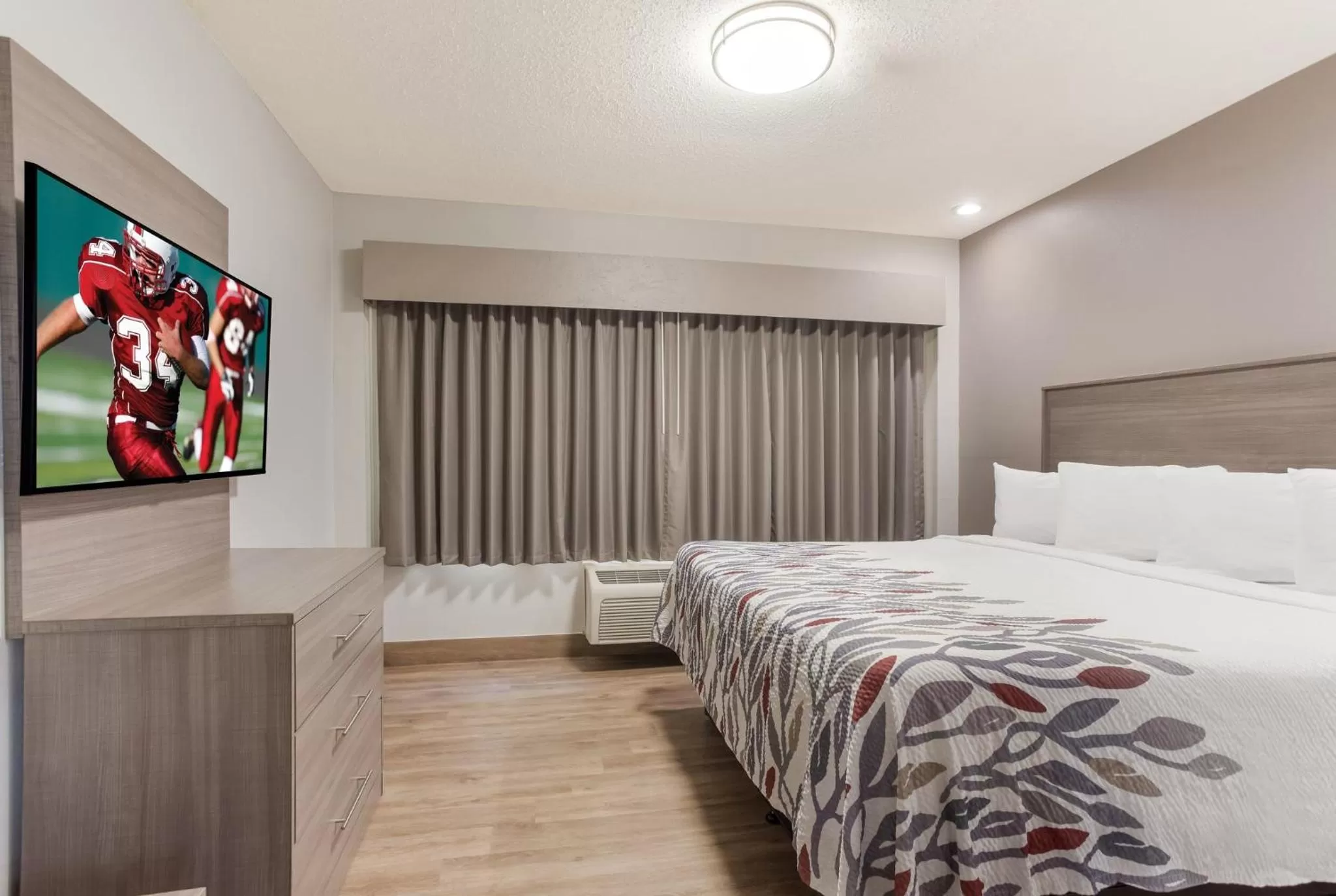 Bedroom, Bed in Red Roof Inn & Suites Corbin