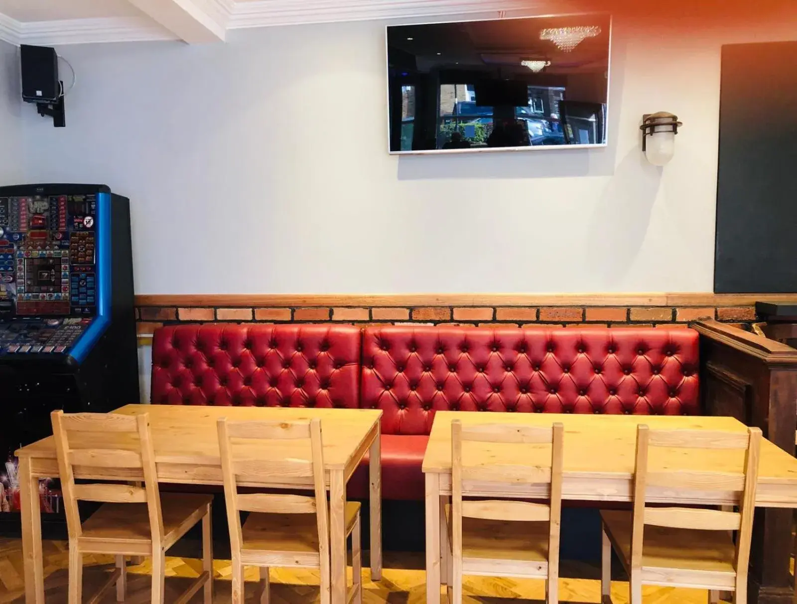 TV and multimedia, Lounge/Bar in The Six Bells Hotel