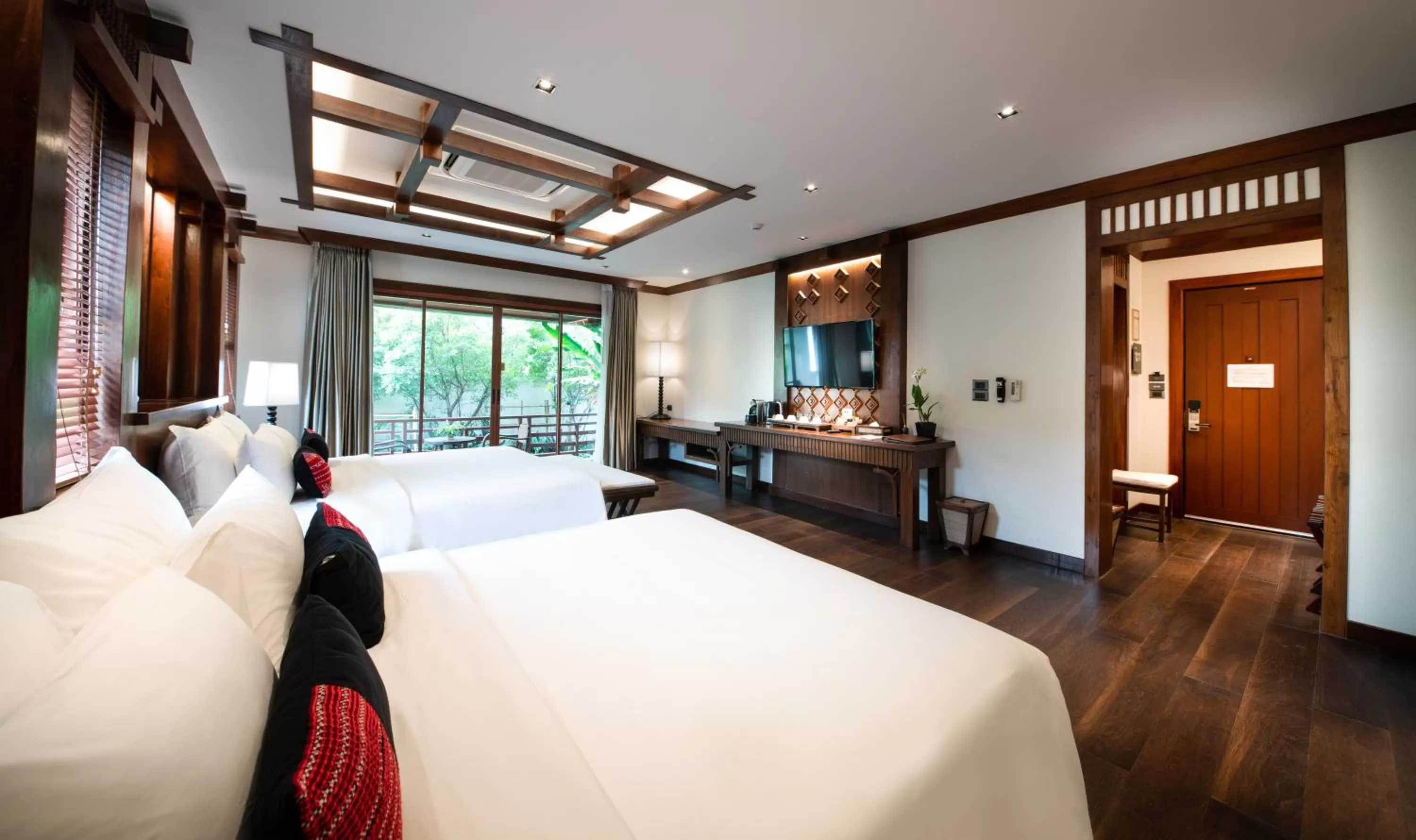 Photo of the whole room, Bed in Phra Singh Village